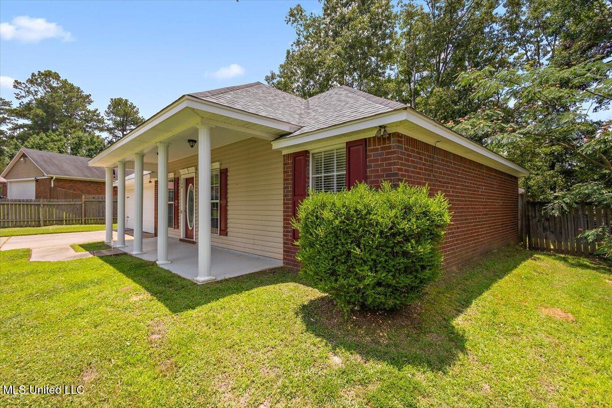 100 Torrence Cove, Byram, Mississippi image 2
