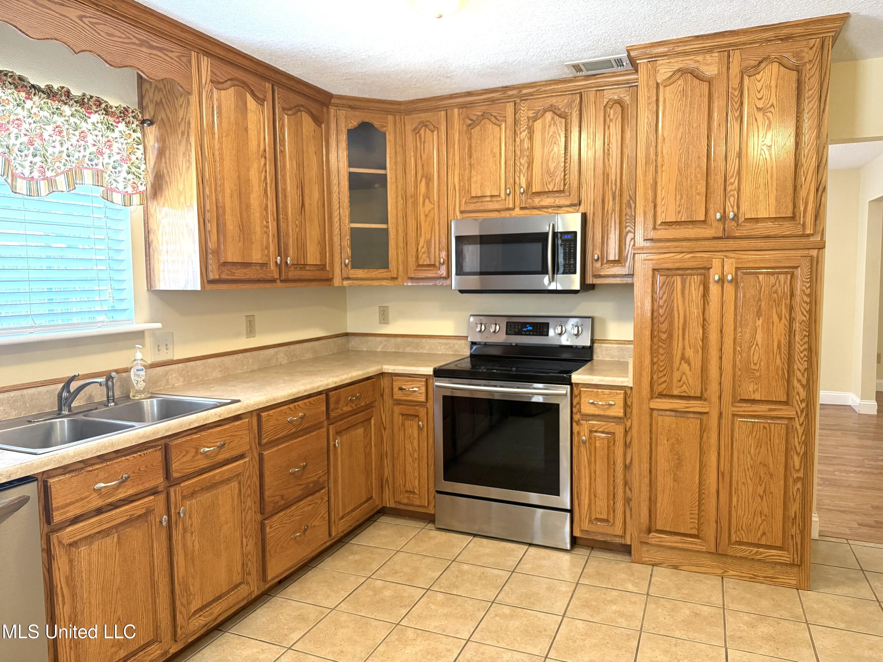 1606 Woodhaven Street, Pascagoula, Mississippi image 5