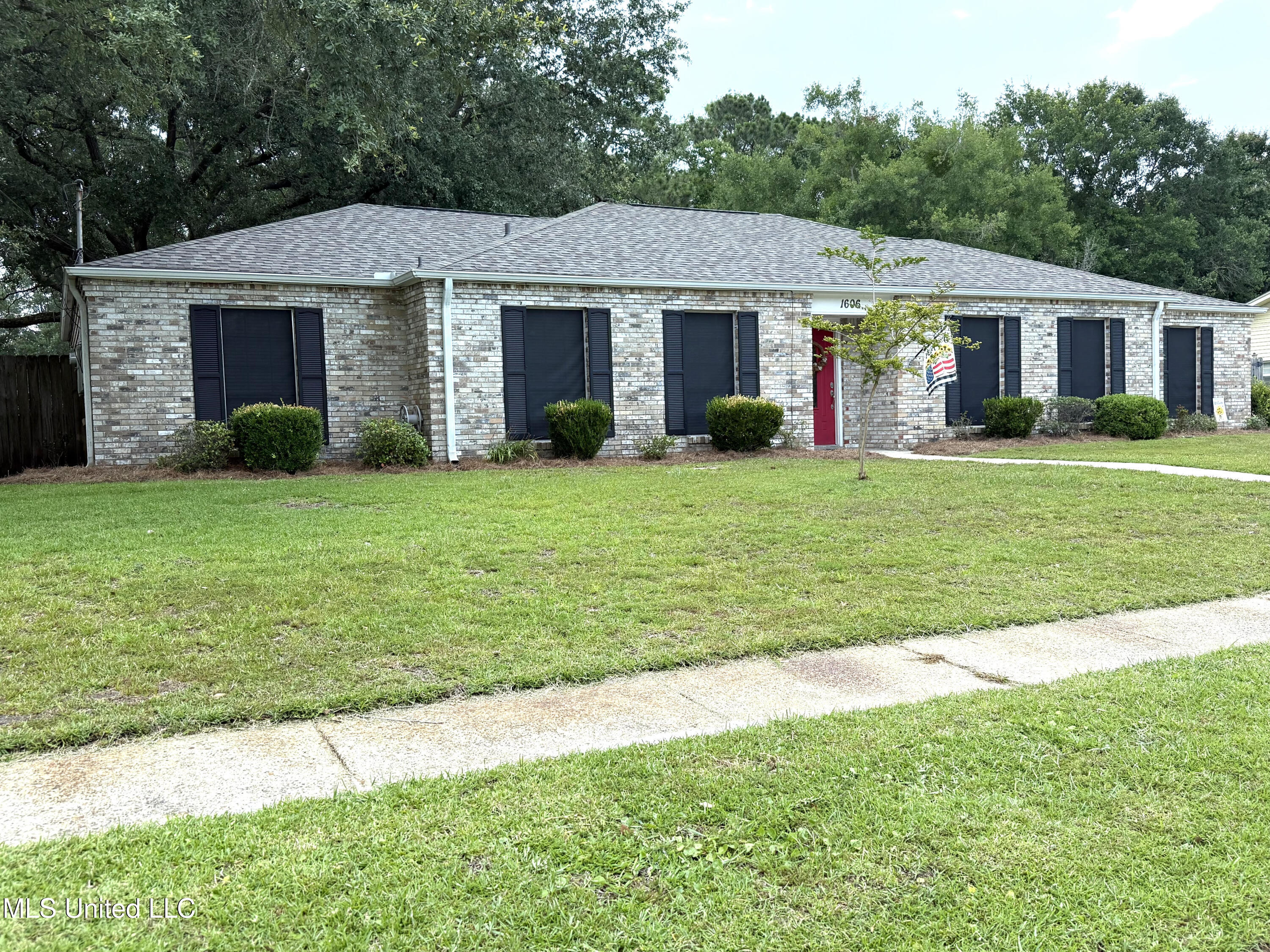 1606 Woodhaven Street, Pascagoula, Mississippi image 1