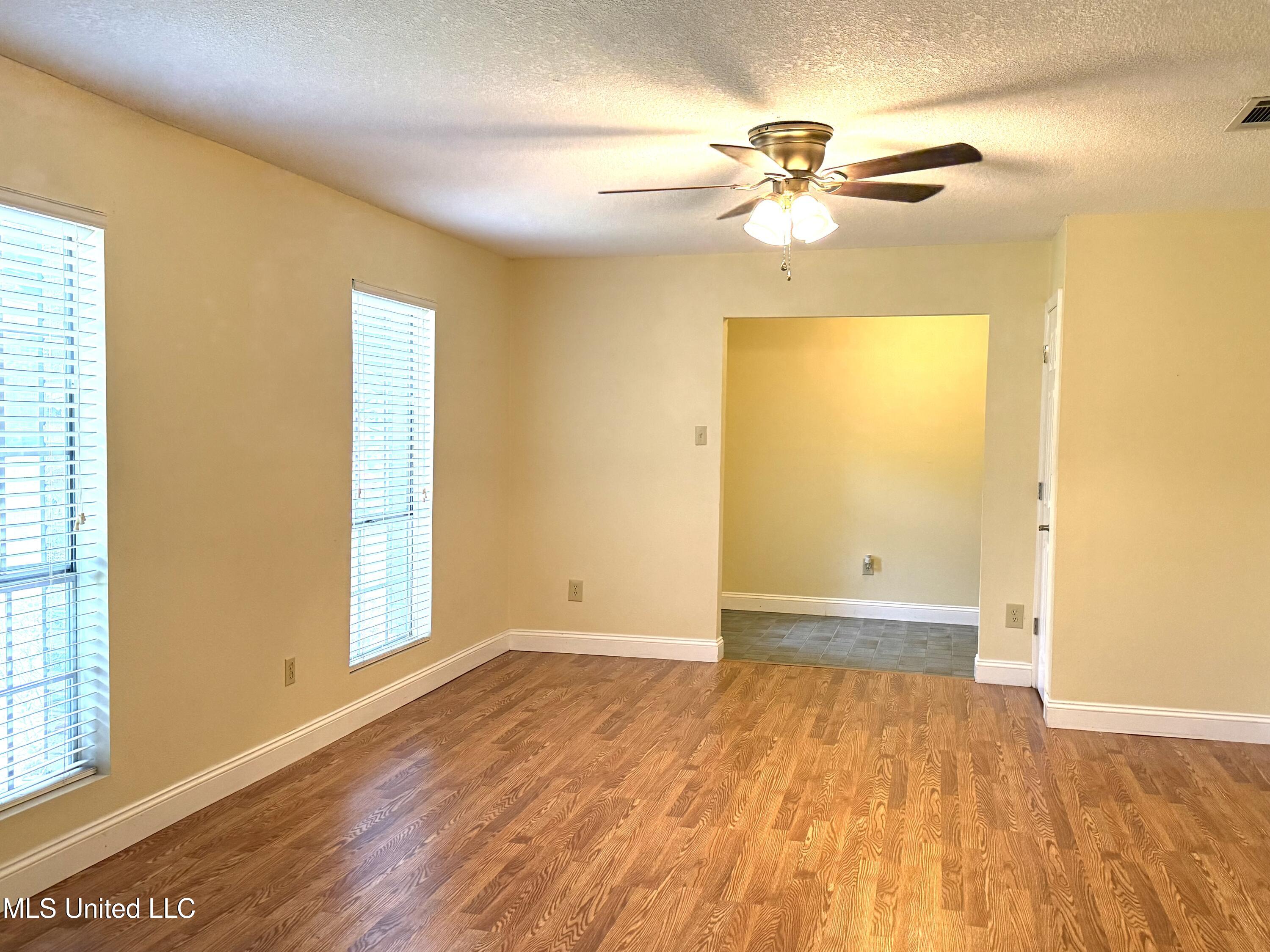 1606 Woodhaven Street, Pascagoula, Mississippi image 2