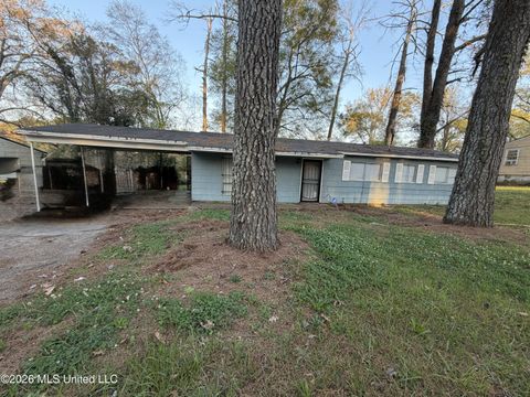 Homes For Sale - 2716 Woodside Drive<br/> Jackson, MS 39204