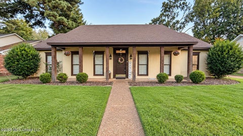 Homes For Sale - 108 Honeysuckle Lane<br/> Ridgeland, MS 39157