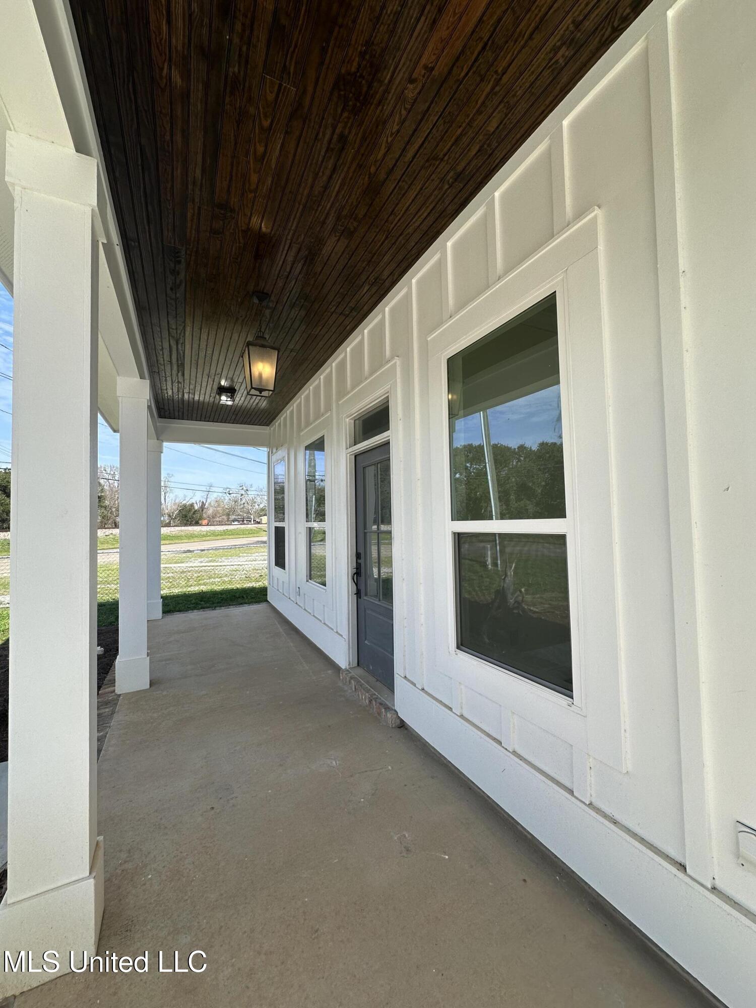 821 Central Avenue, Bay Saint Louis, Mississippi image 2