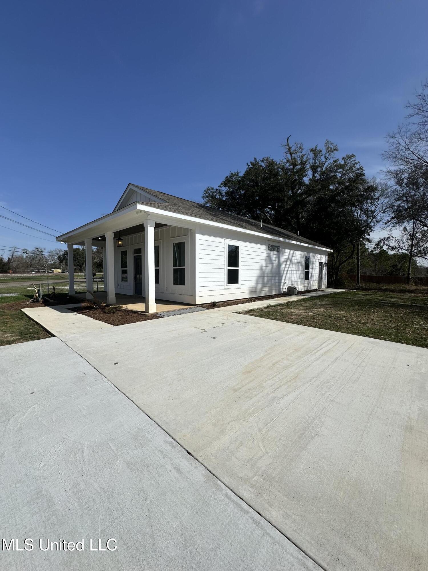 821 Central Avenue, Bay Saint Louis, Mississippi image 19
