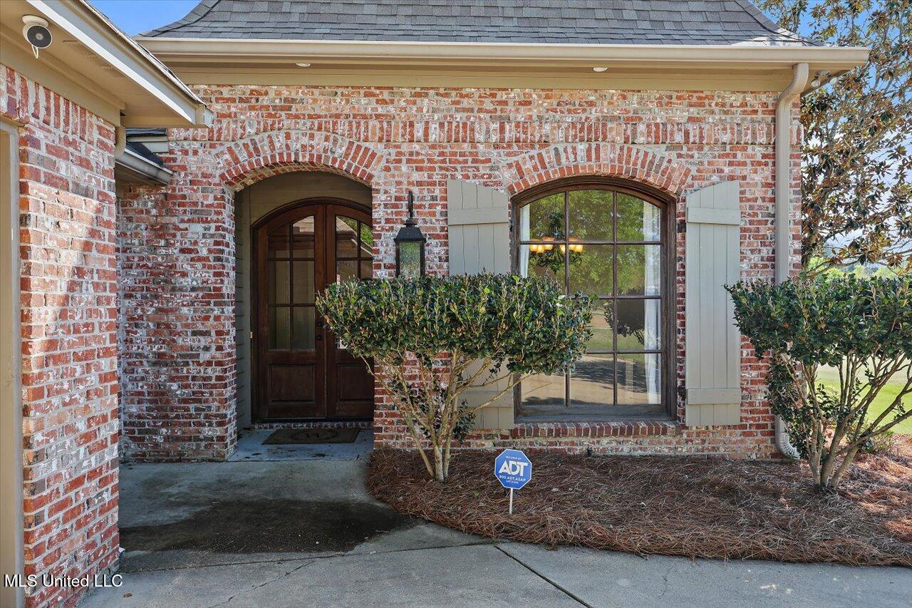 101 Vinings Drive, Madison, Mississippi image 2