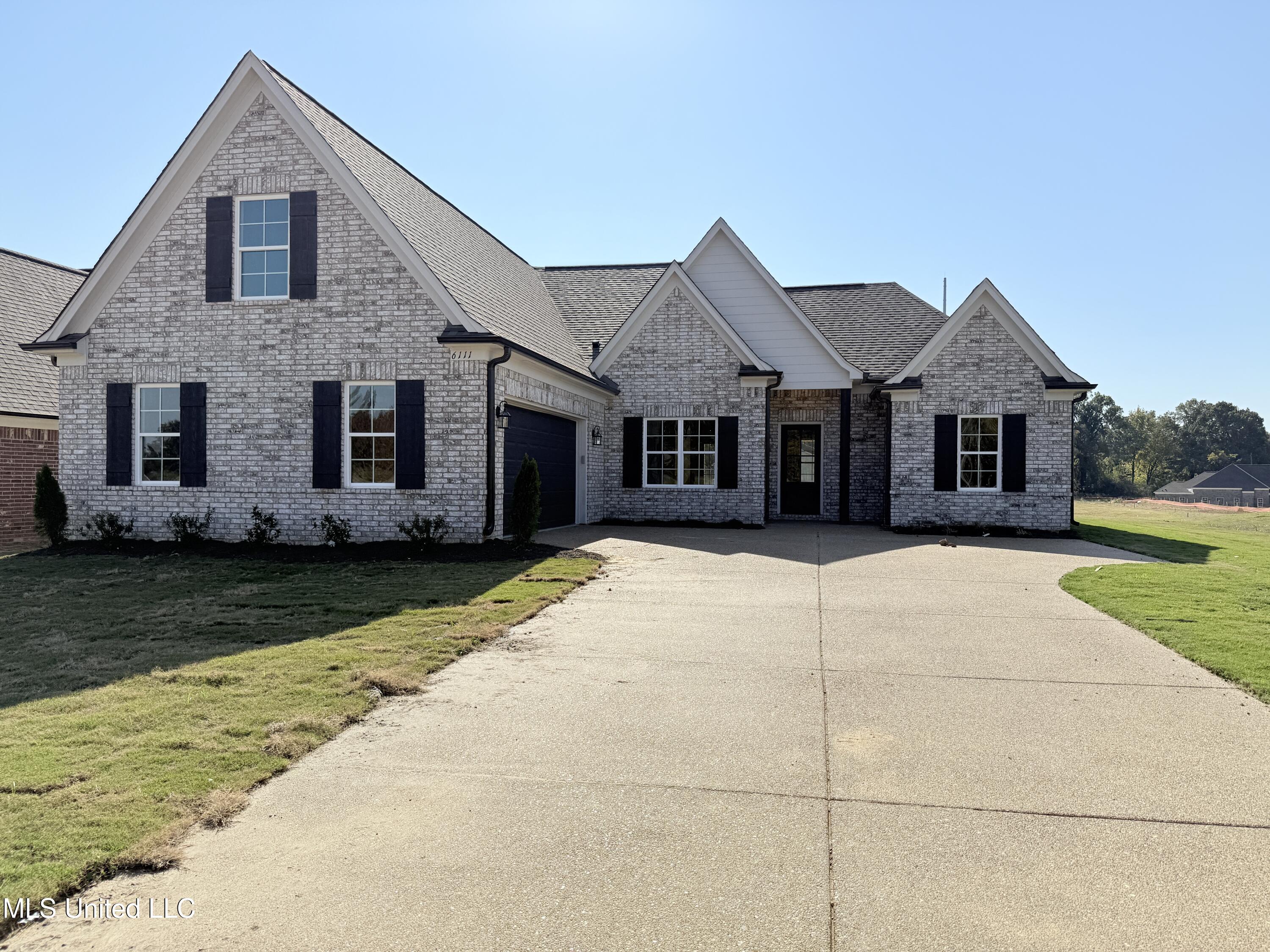 6111 Daffodil Lane, Walls, Mississippi image 2