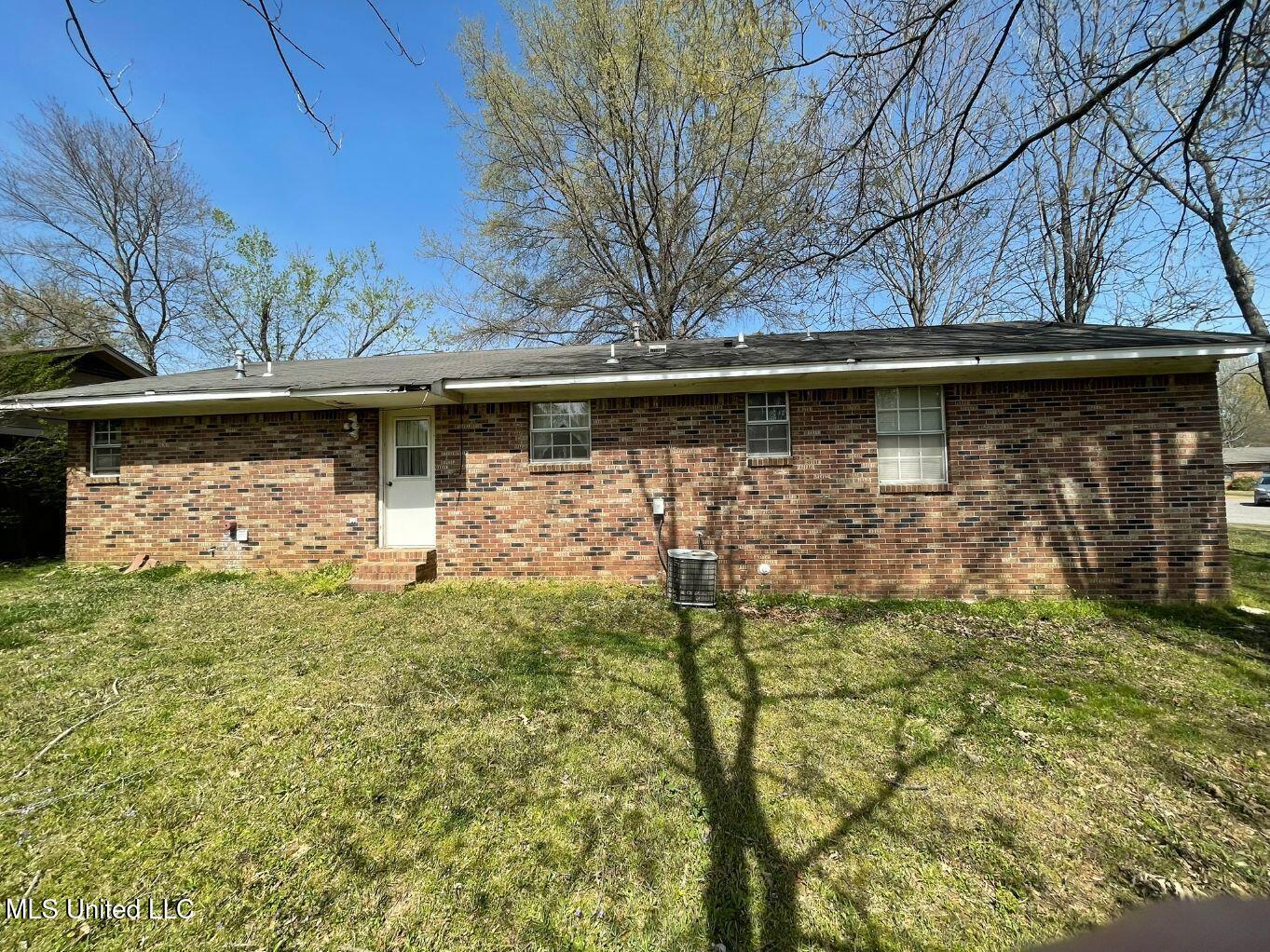 5671 Chapel Hill Drive, Horn Lake, Mississippi image 2