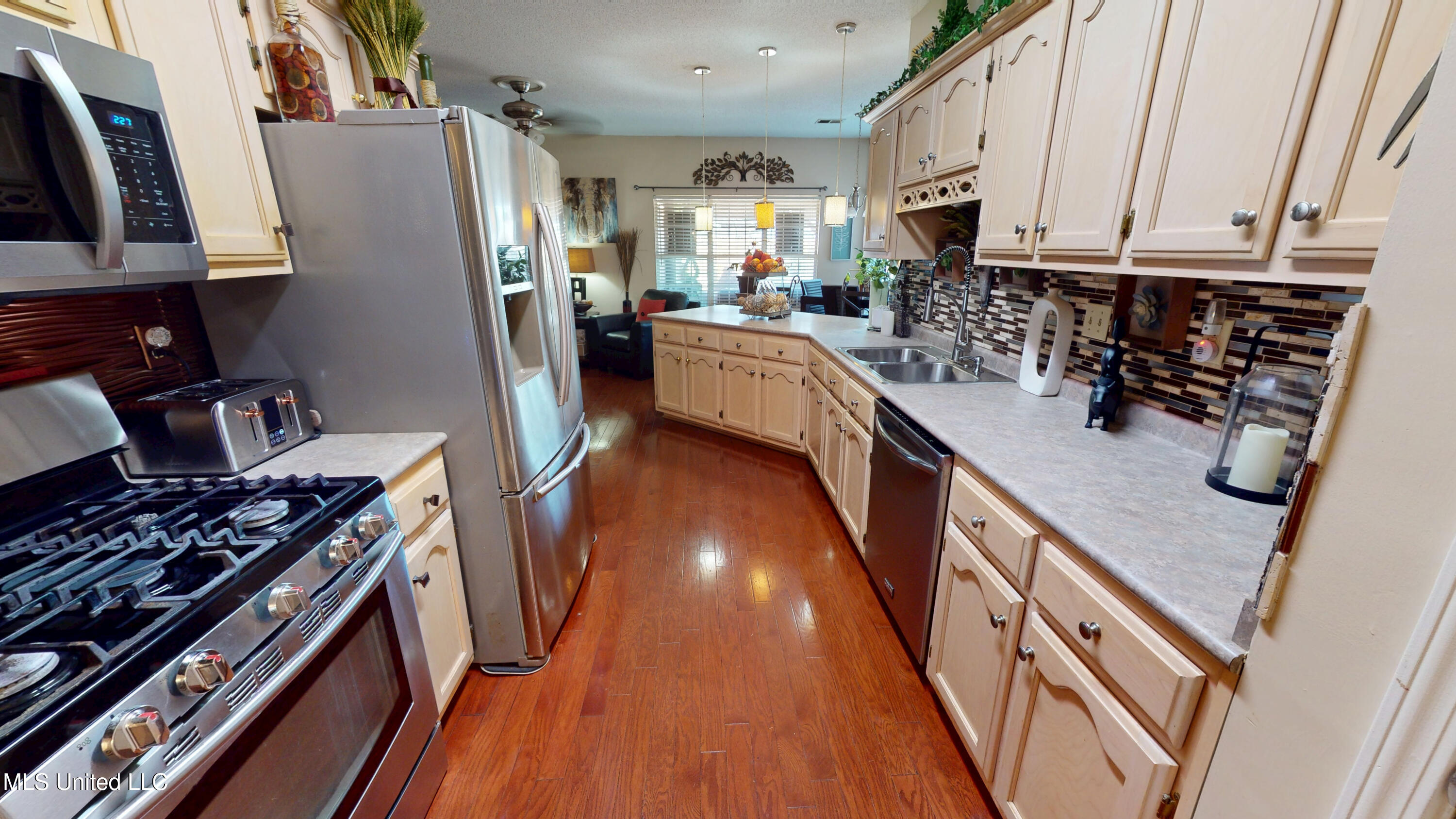 8942 Sweet Flag Loop, Southaven, Mississippi image 8