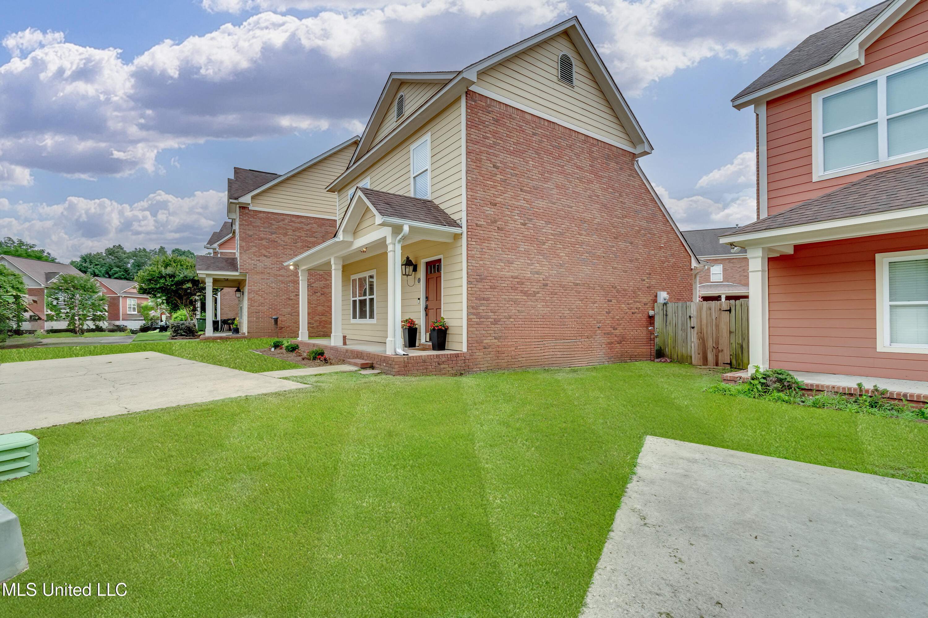 Oxford, Mississippi 38655, United States, 3 Bedrooms Bedrooms, ,4 BathroomsBathrooms,Residential,Active,175350