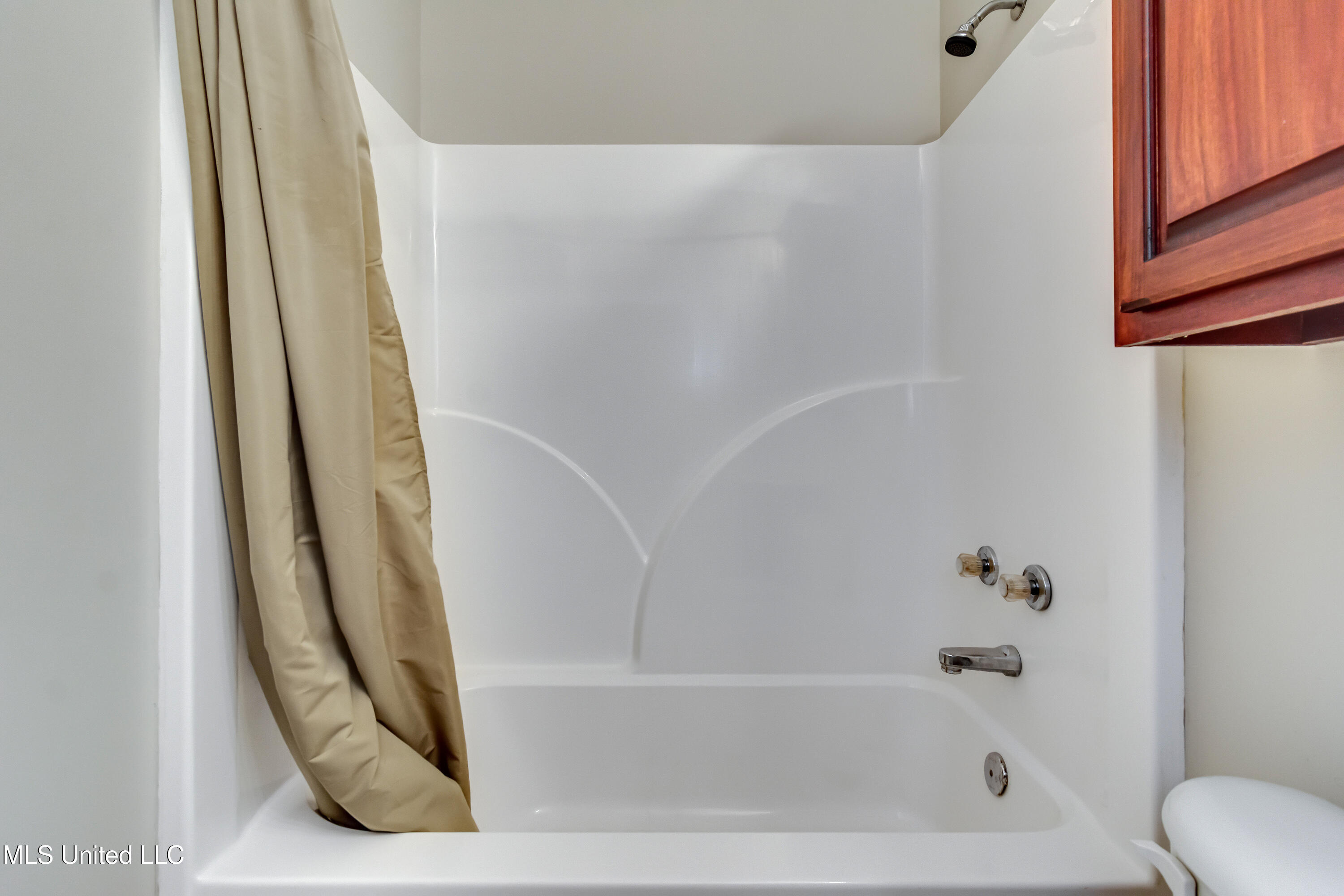 Oxford, Mississippi 38655, United States, 3 Bedrooms Bedrooms, ,4 BathroomsBathrooms,Residential,Active,175350