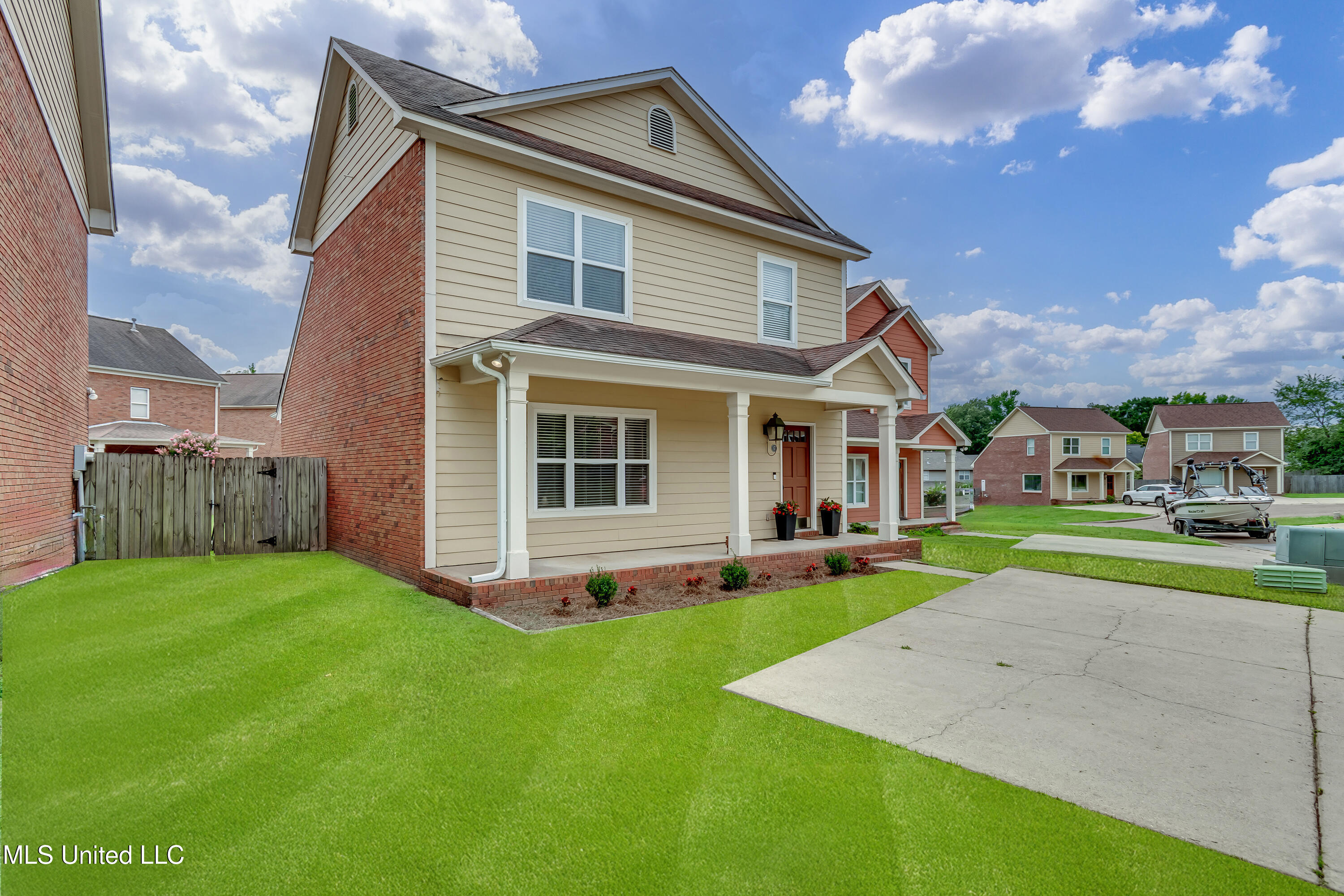 Oxford, Mississippi 38655, United States, 3 Bedrooms Bedrooms, ,4 BathroomsBathrooms,Residential,Active,175350