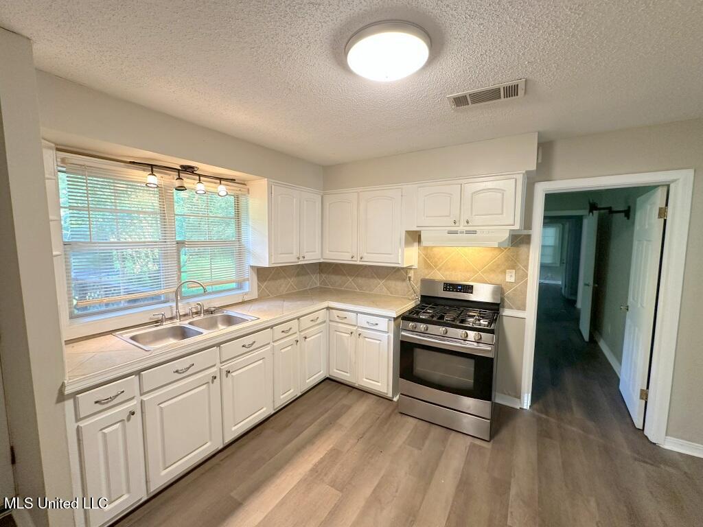 5448 Crepe Myrtle Drive, Jackson, Mississippi image 4