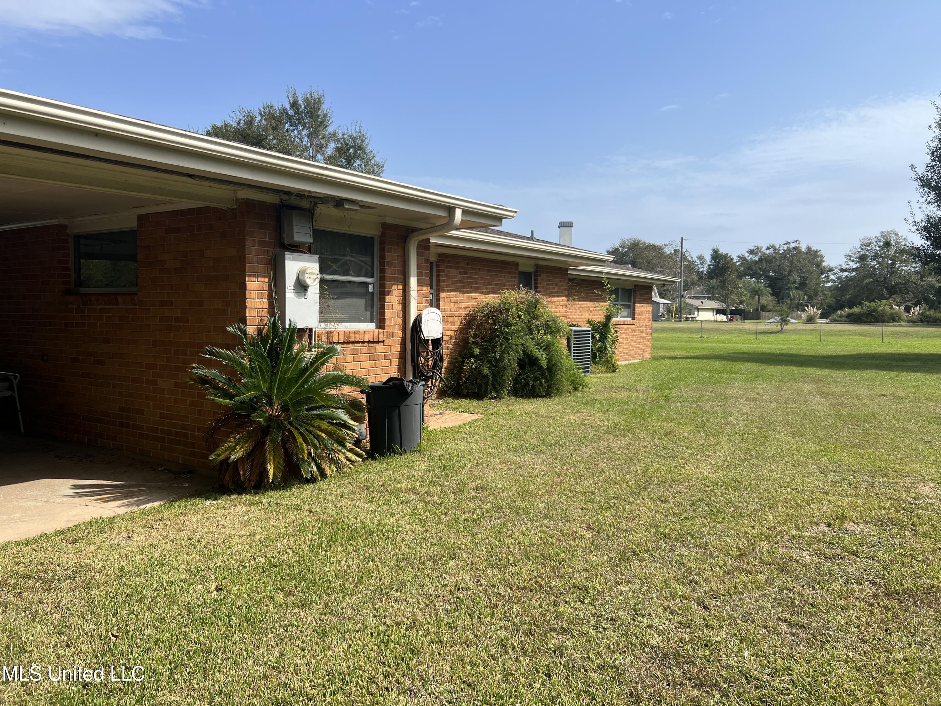 1019 Old Spanish Trail, Bay Saint Louis, Mississippi image 3