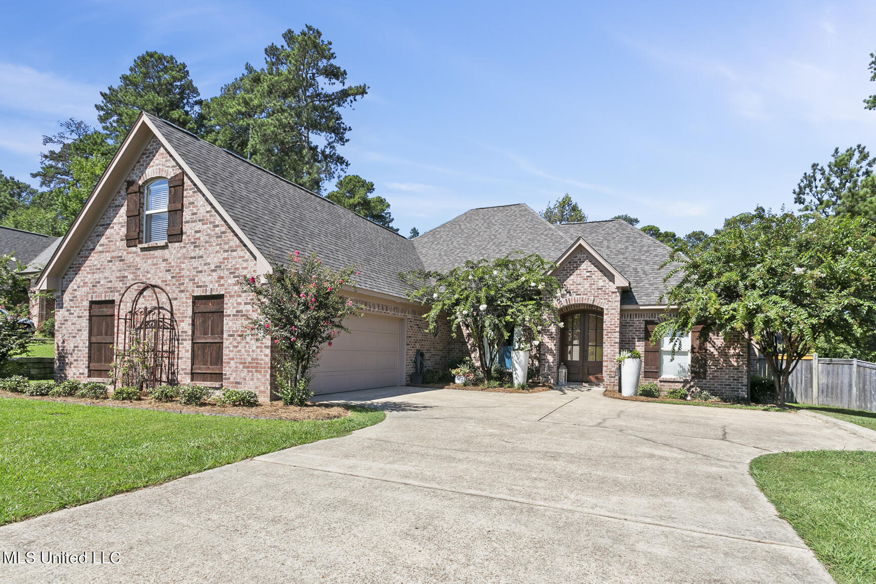 811 Willow Grande Circle, Brandon, Mississippi image 2