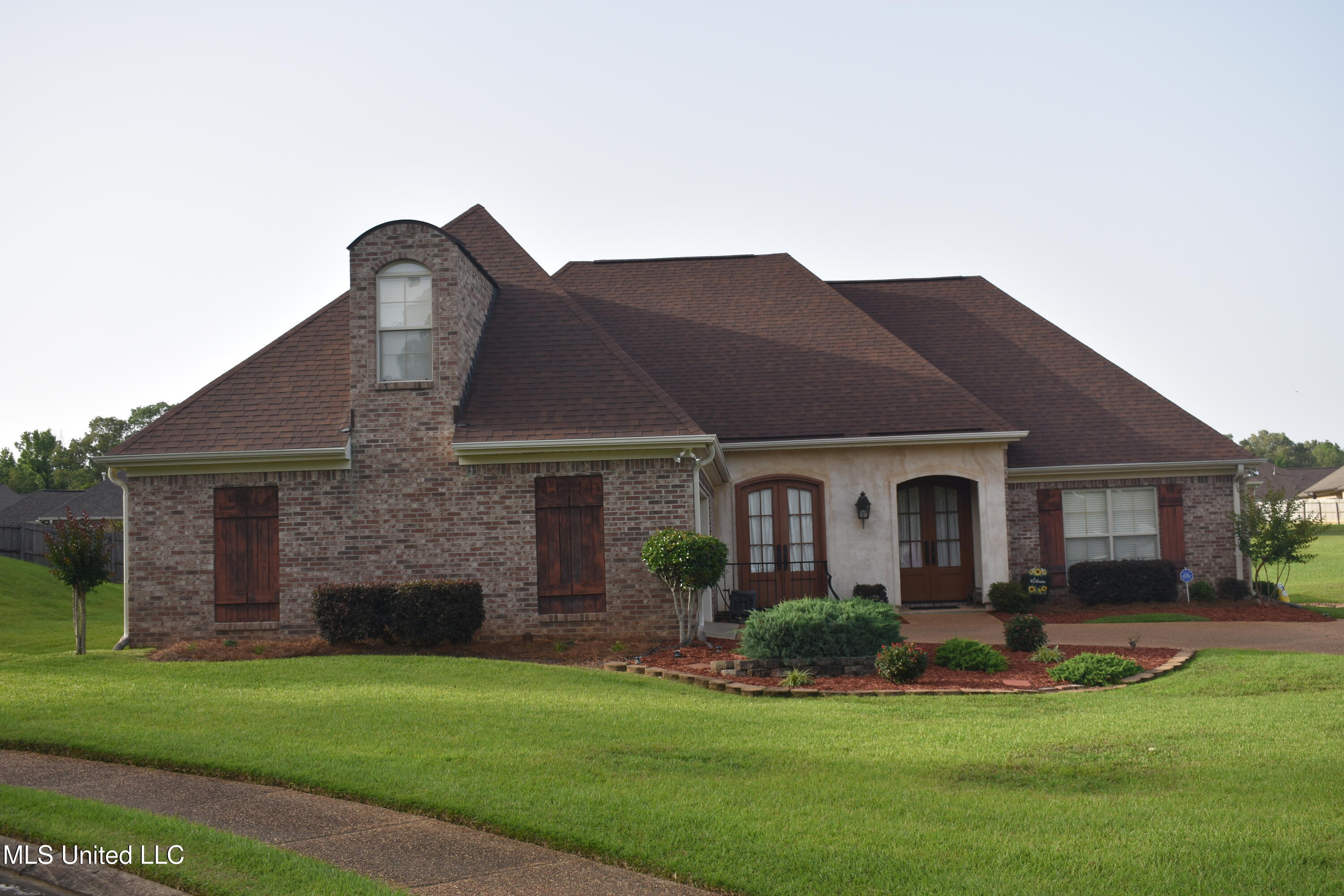 308 Barrington Cove, Byram, Mississippi image 1