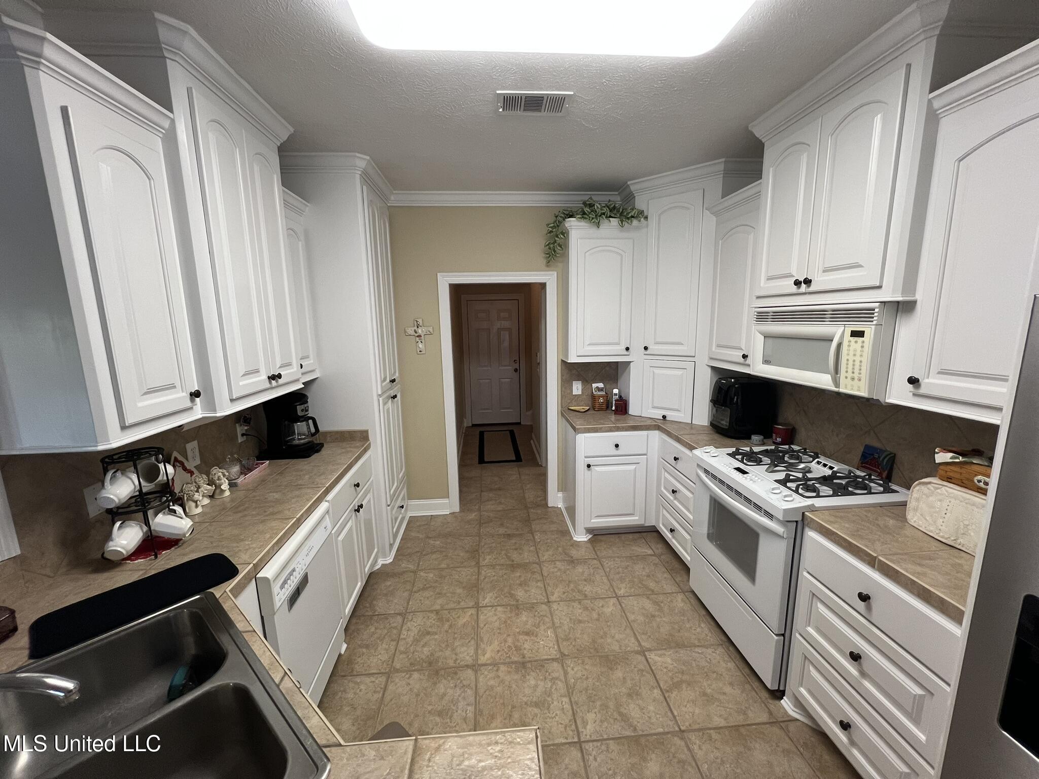 308 Barrington Cove, Byram, Mississippi image 8