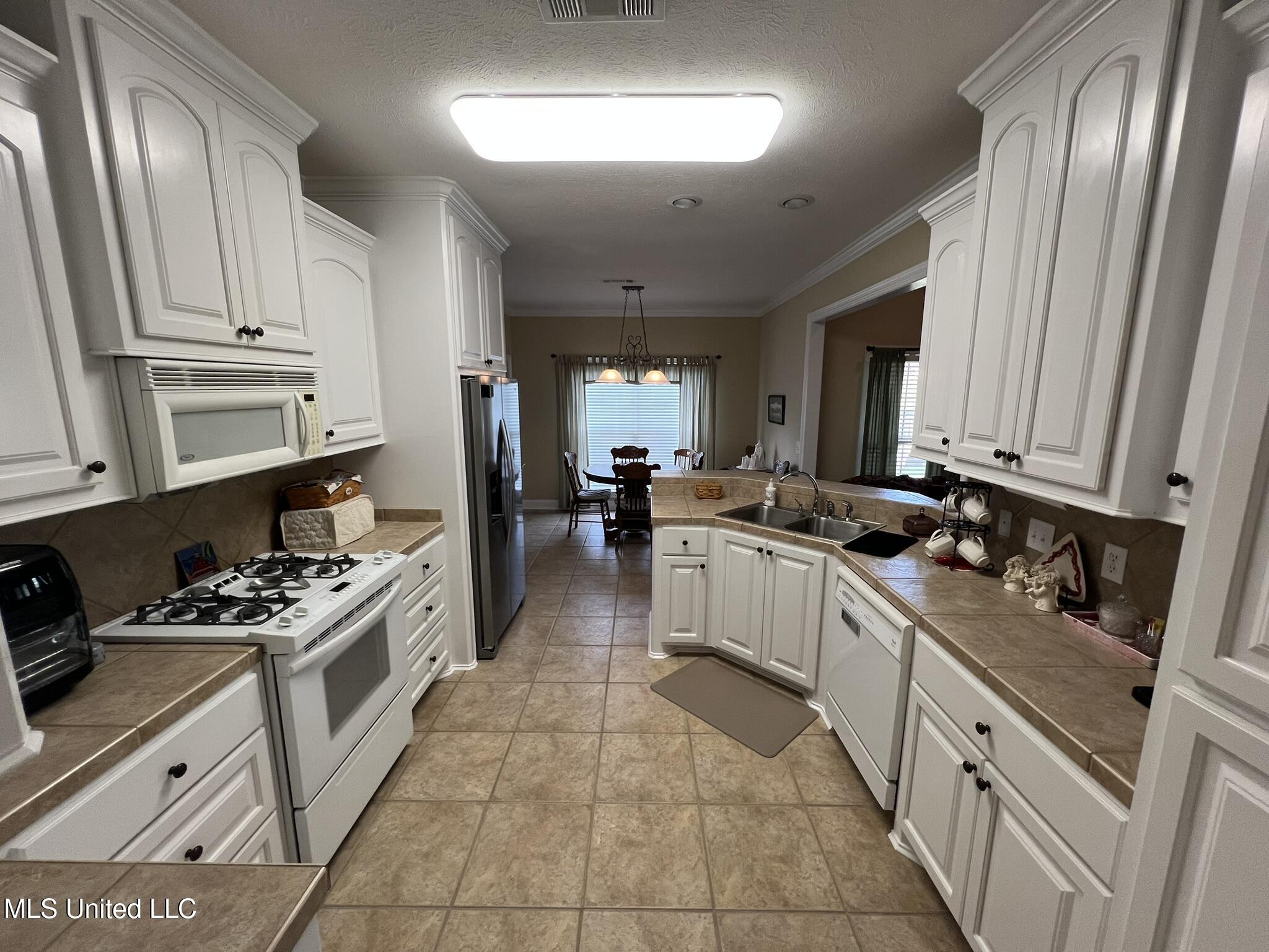 308 Barrington Cove, Byram, Mississippi image 7