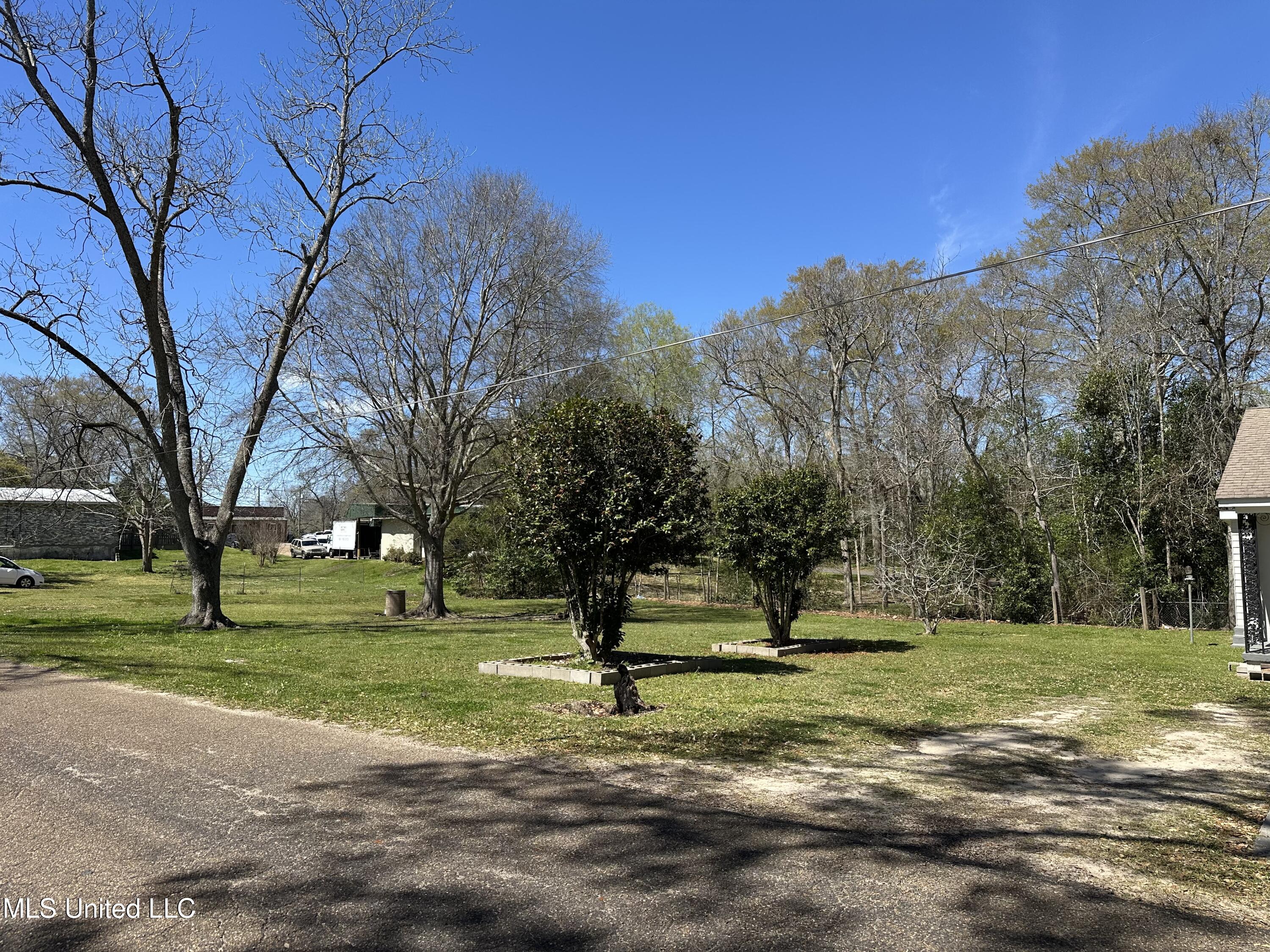 205 E Smith Street, Picayune, Mississippi image 8