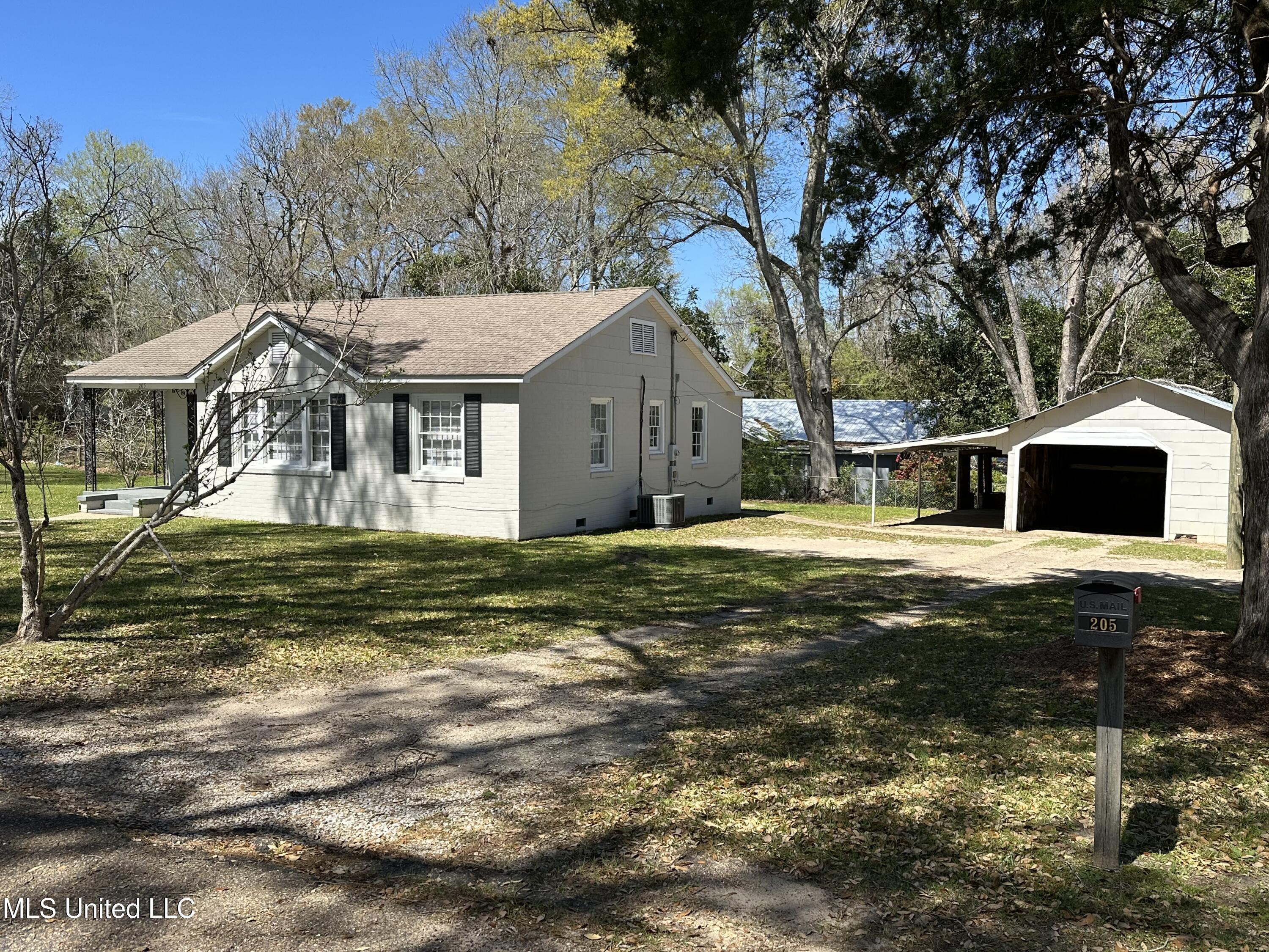 205 E Smith Street, Picayune, Mississippi image 3