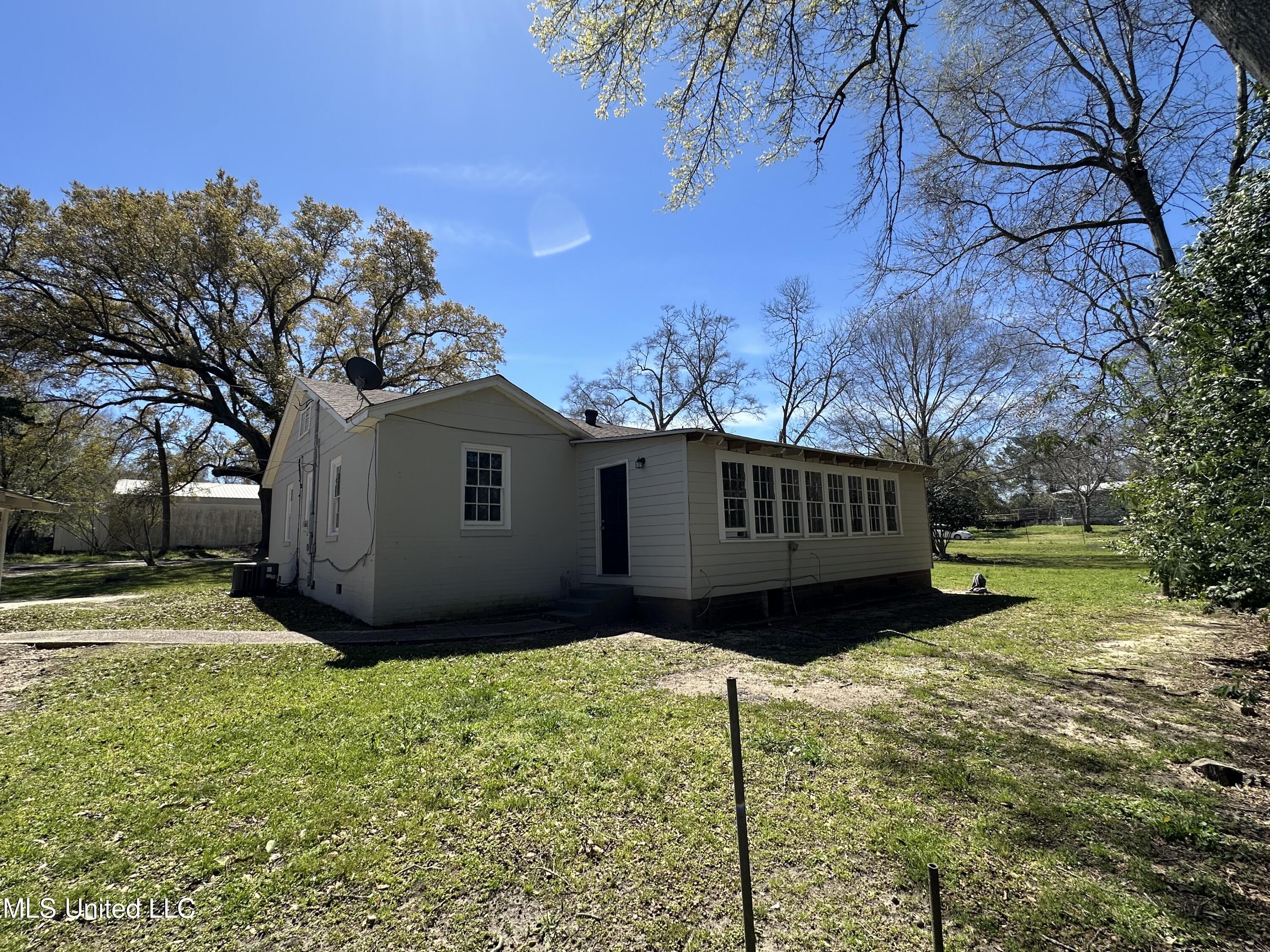 205 E Smith Street, Picayune, Mississippi image 7