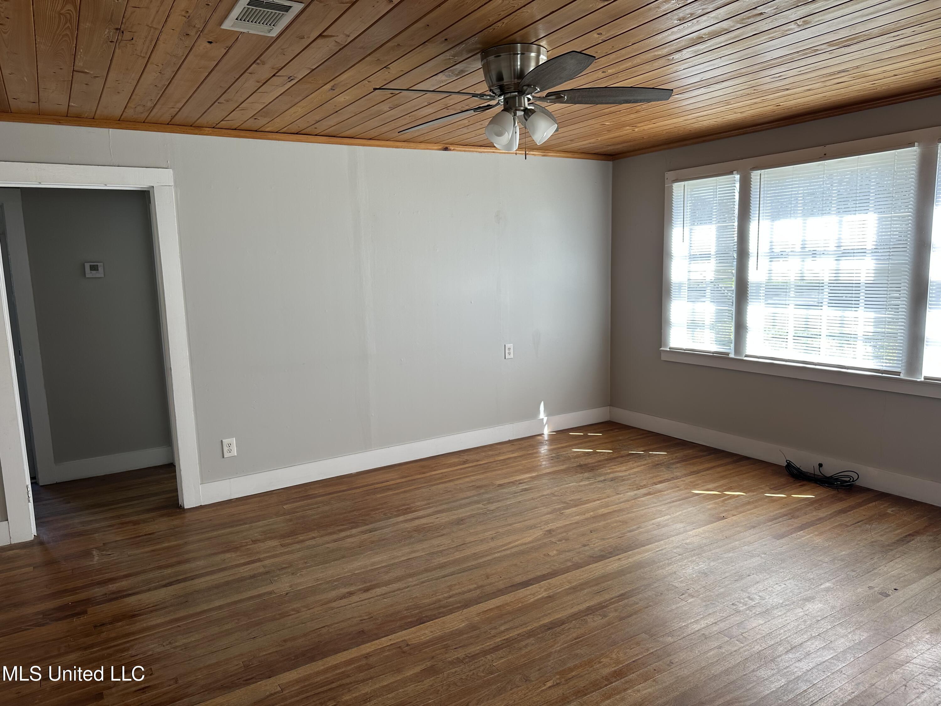 205 E Smith Street, Picayune, Mississippi image 11