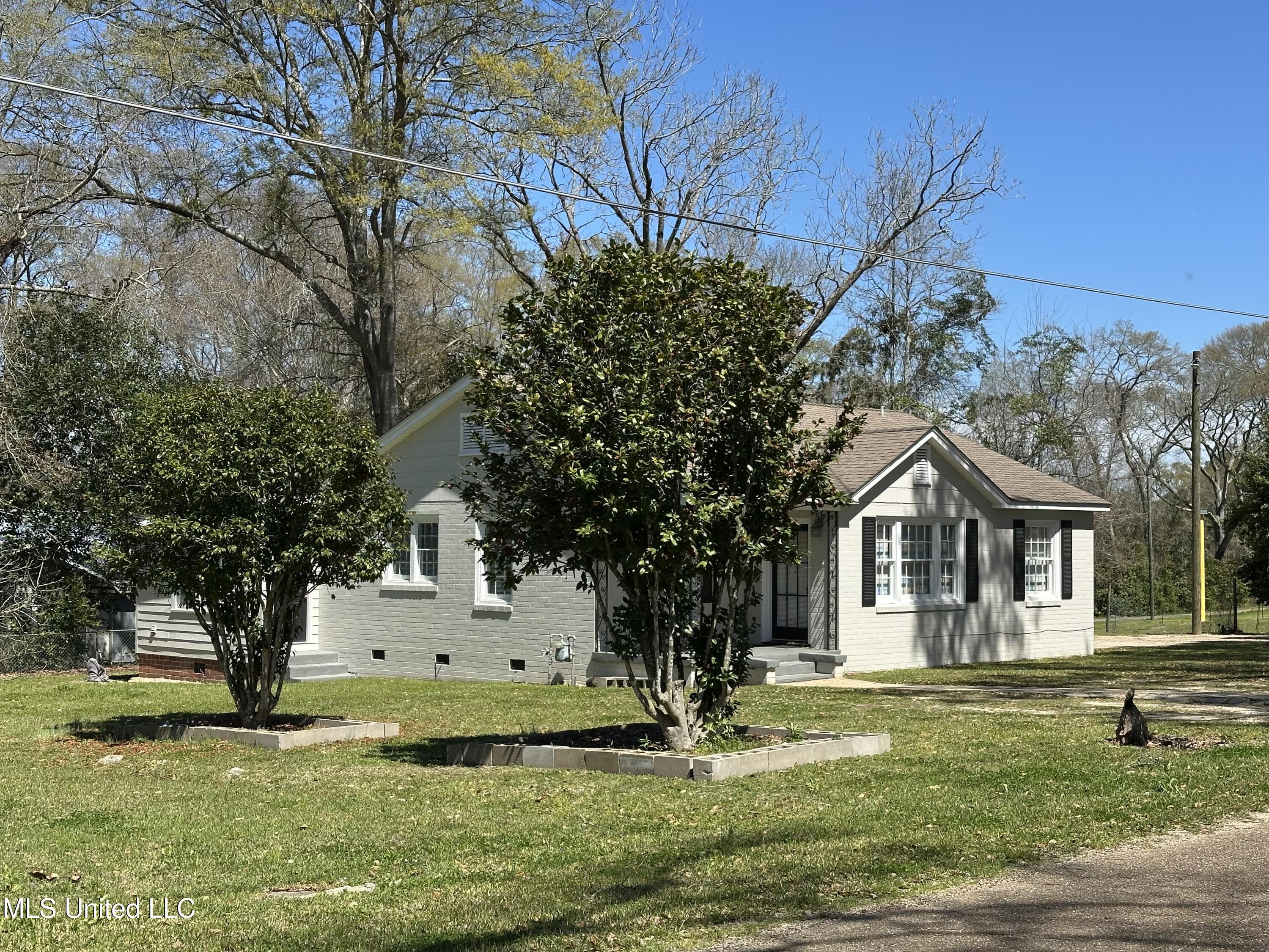 205 E Smith Street, Picayune, Mississippi image 6