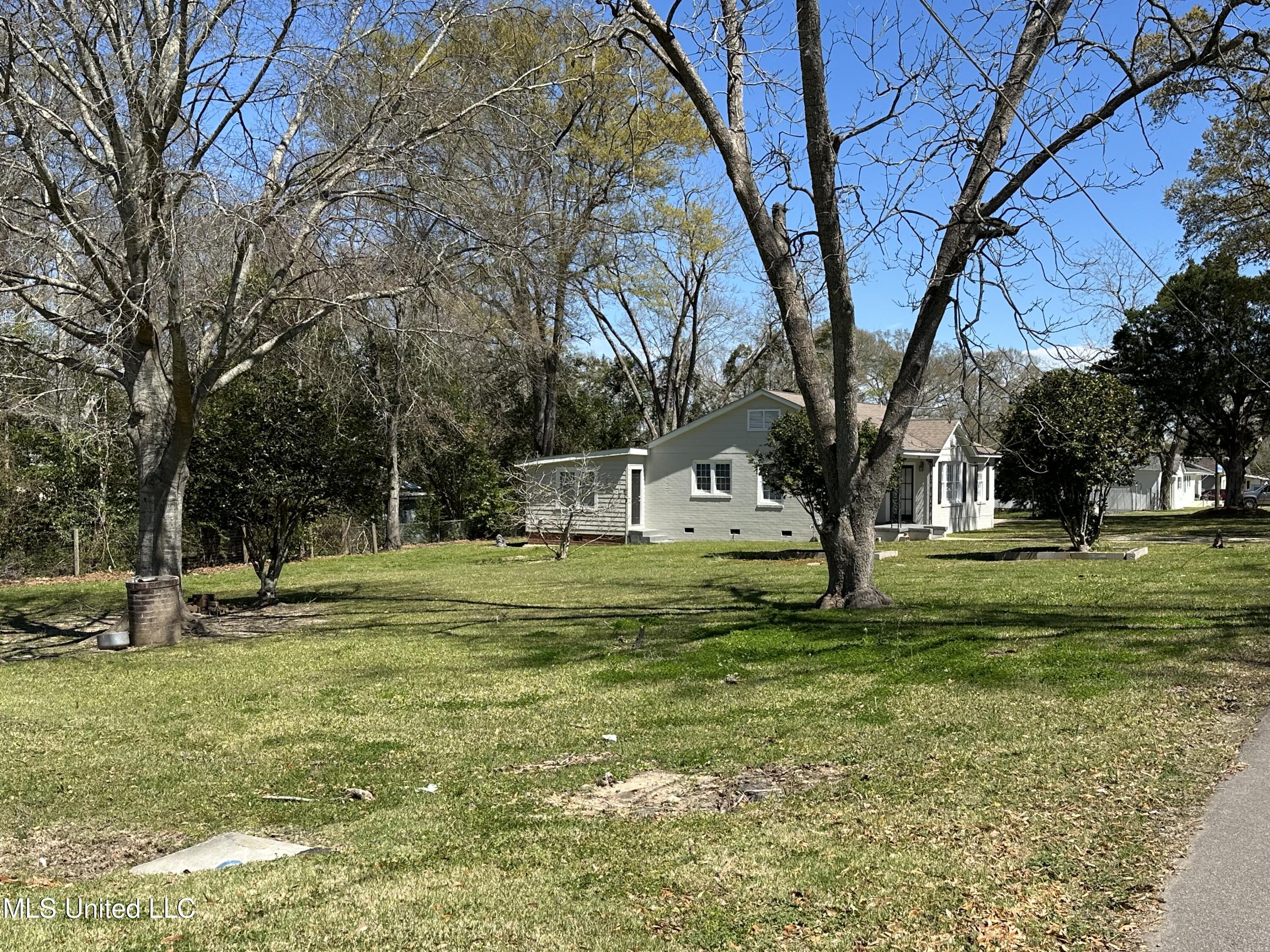205 E Smith Street, Picayune, Mississippi image 5