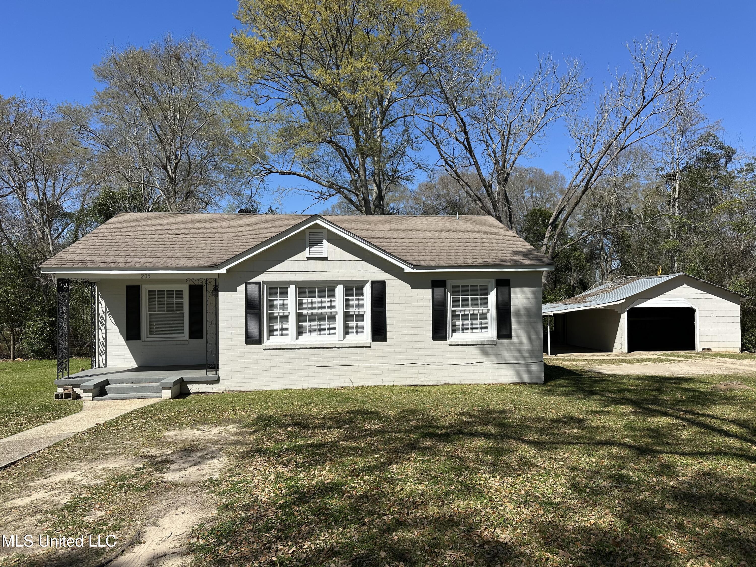 205 E Smith Street, Picayune, Mississippi image 2