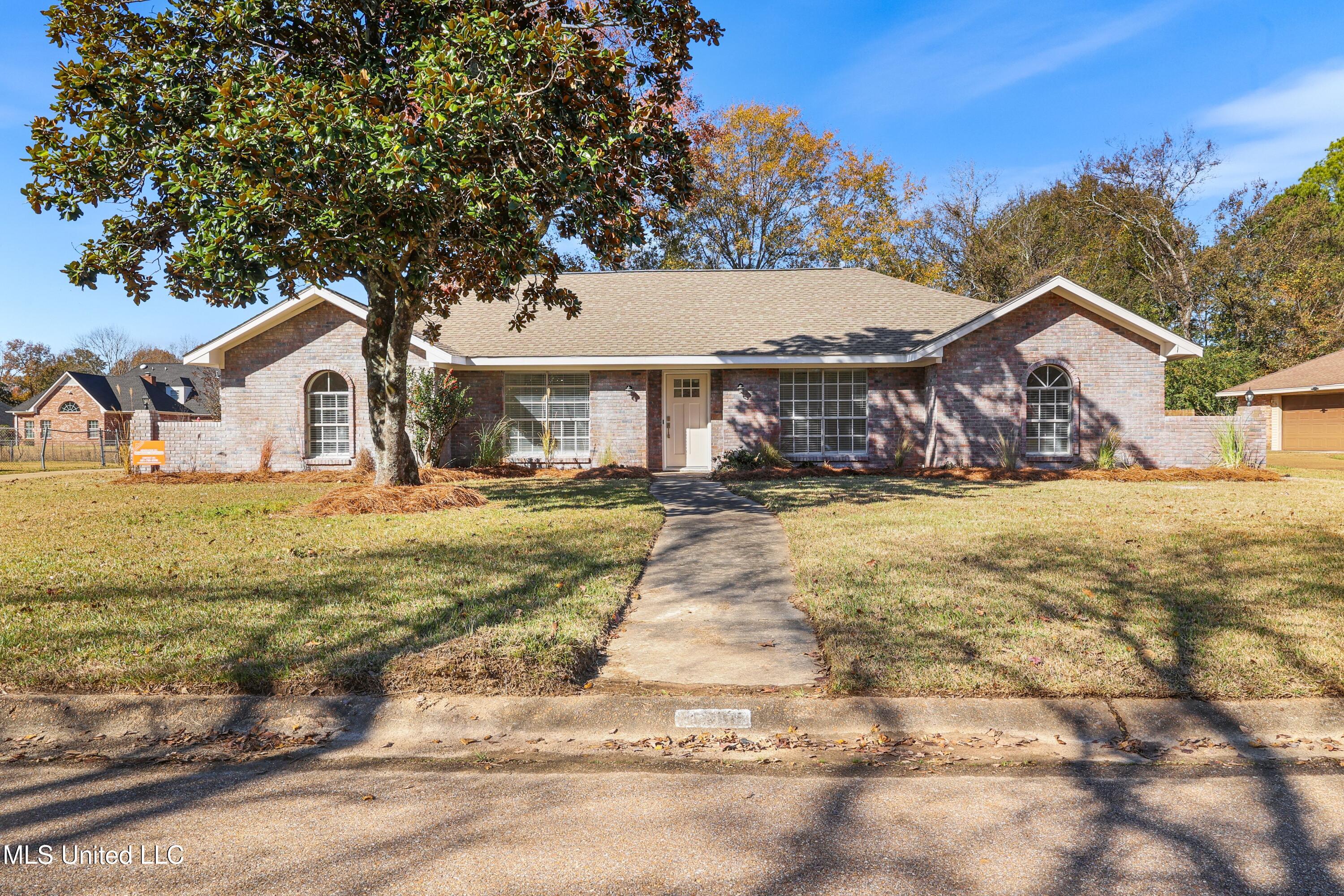 5961 Huntview Drive, Jackson, Mississippi image 2