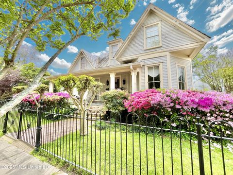 Homes For Sale - 205 W Georgetown Street<br/> Crystal Springs, MS 39059