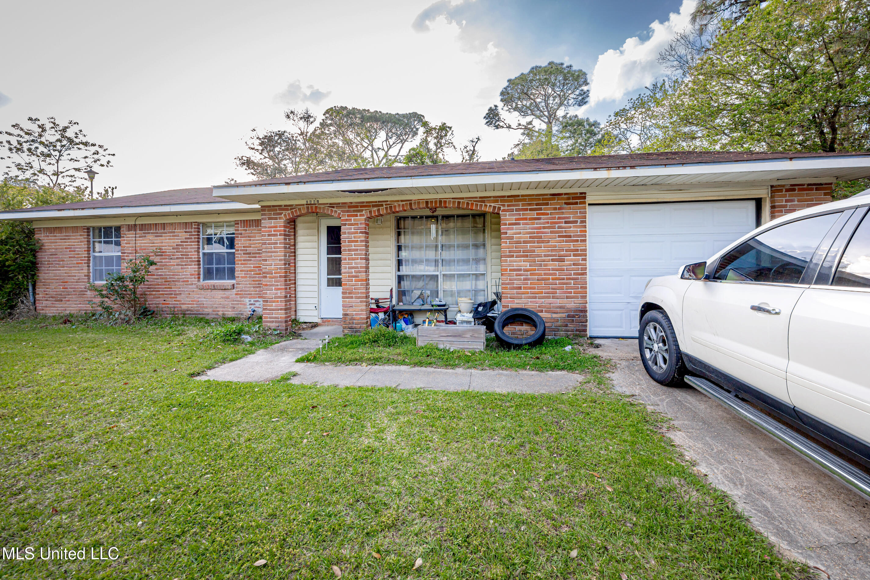 2401 Oxford Drive, Gautier, Mississippi image 5