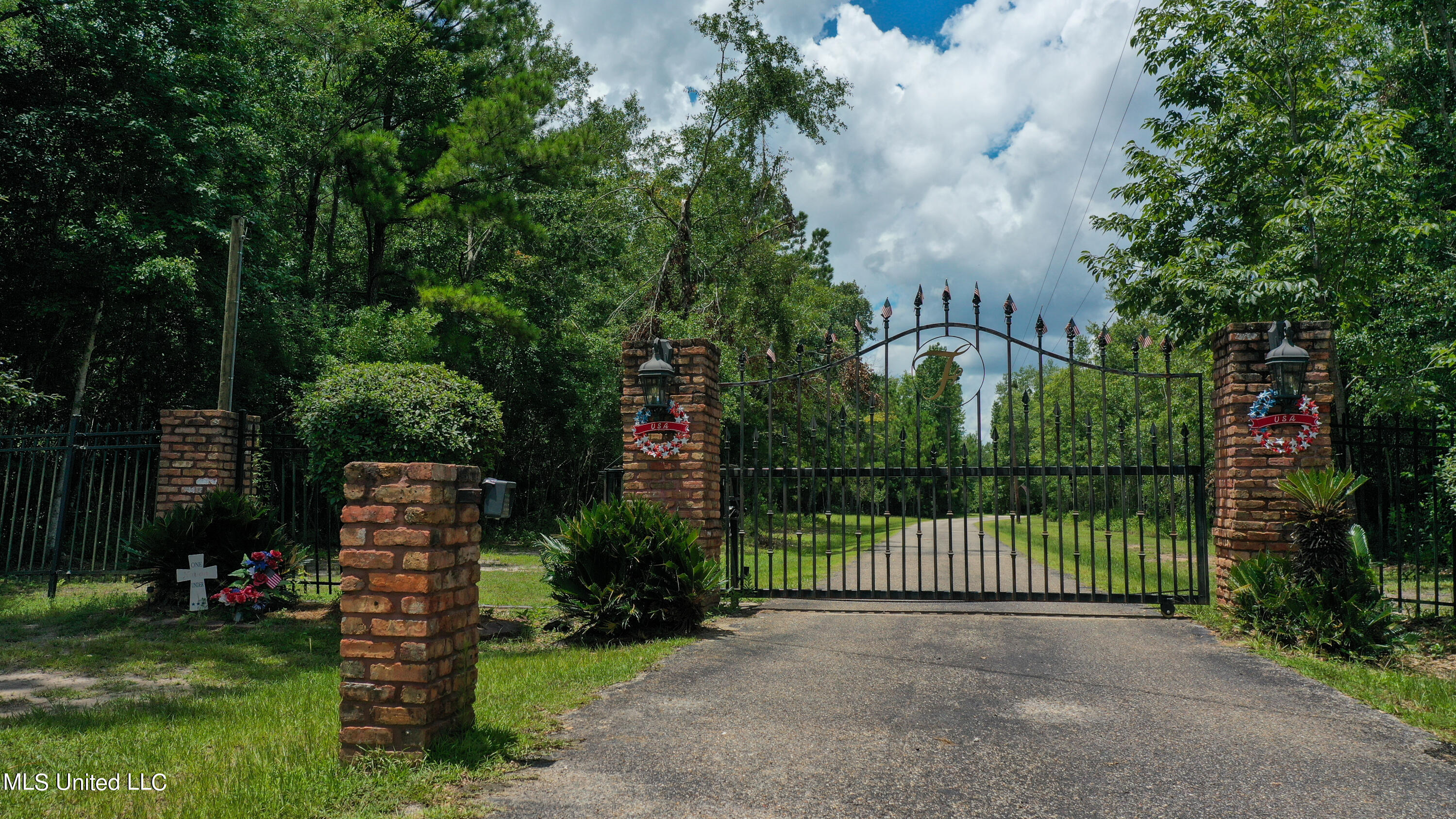 1208 Irvin Favre Road, Pass Christian, Mississippi image 4