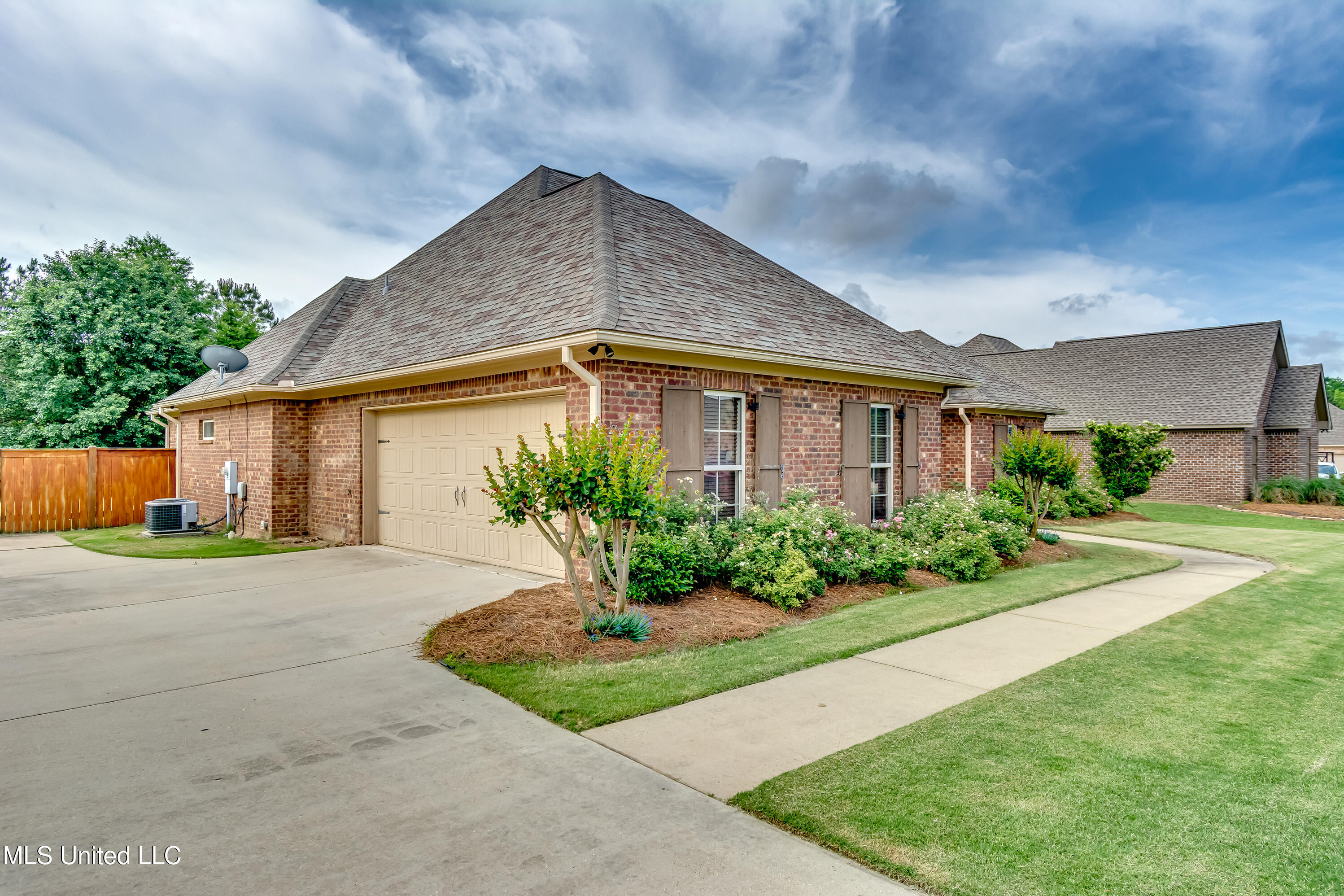 111 Grandwood Drive, Canton, Mississippi image 4