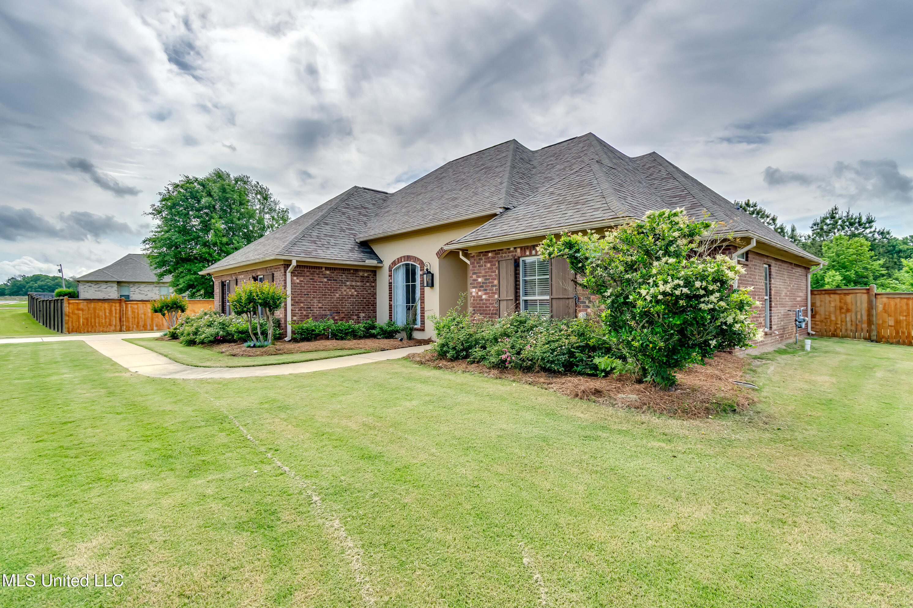 111 Grandwood Drive, Canton, Mississippi image 3