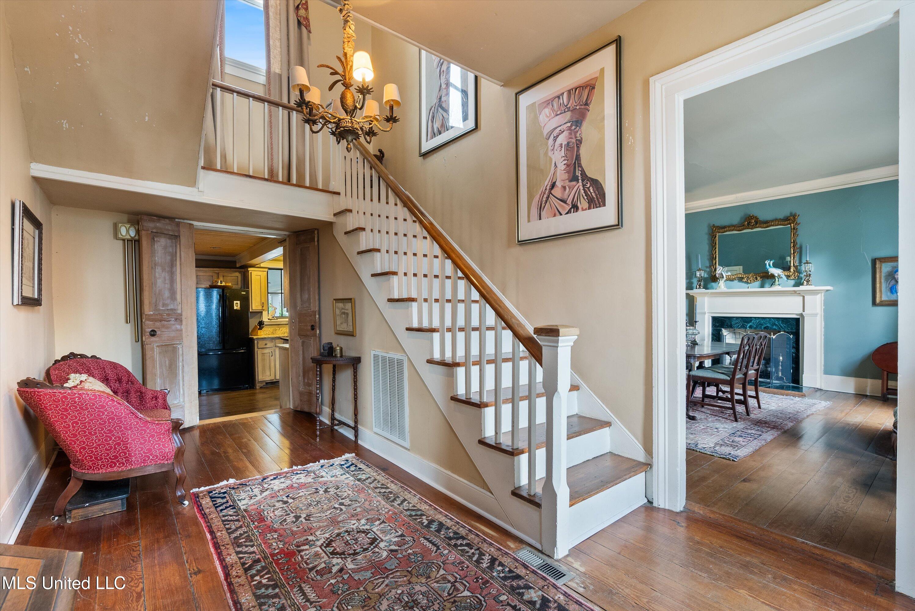 340 E College Avenue, Holly Springs, Mississippi image 3