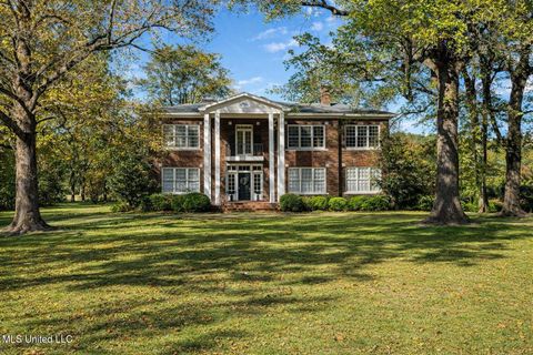 Homes For Sale - 2502 W Claiborne Avenue<br/> Leflore County, Greenwood, MS 38930