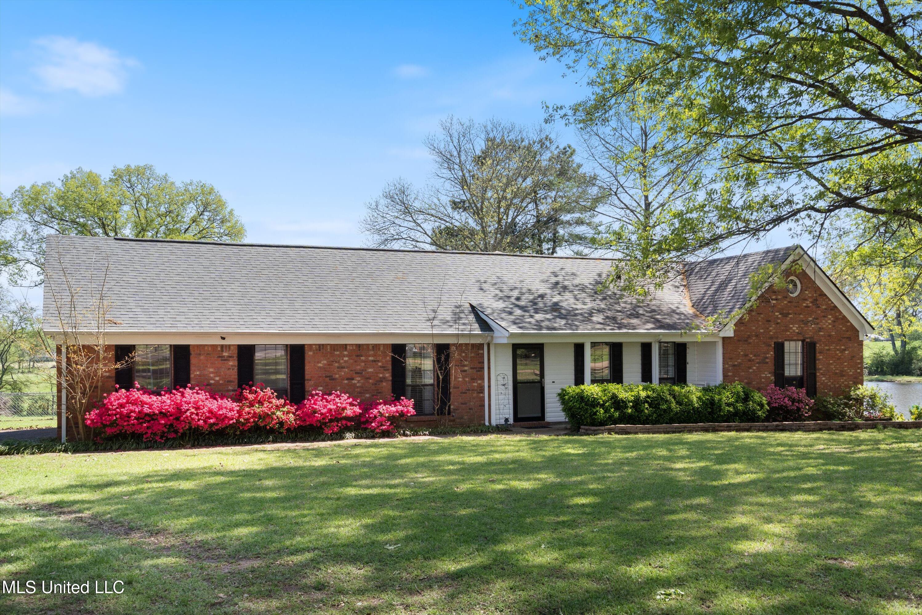 444 Shaker Drive, Senatobia, Mississippi image 4