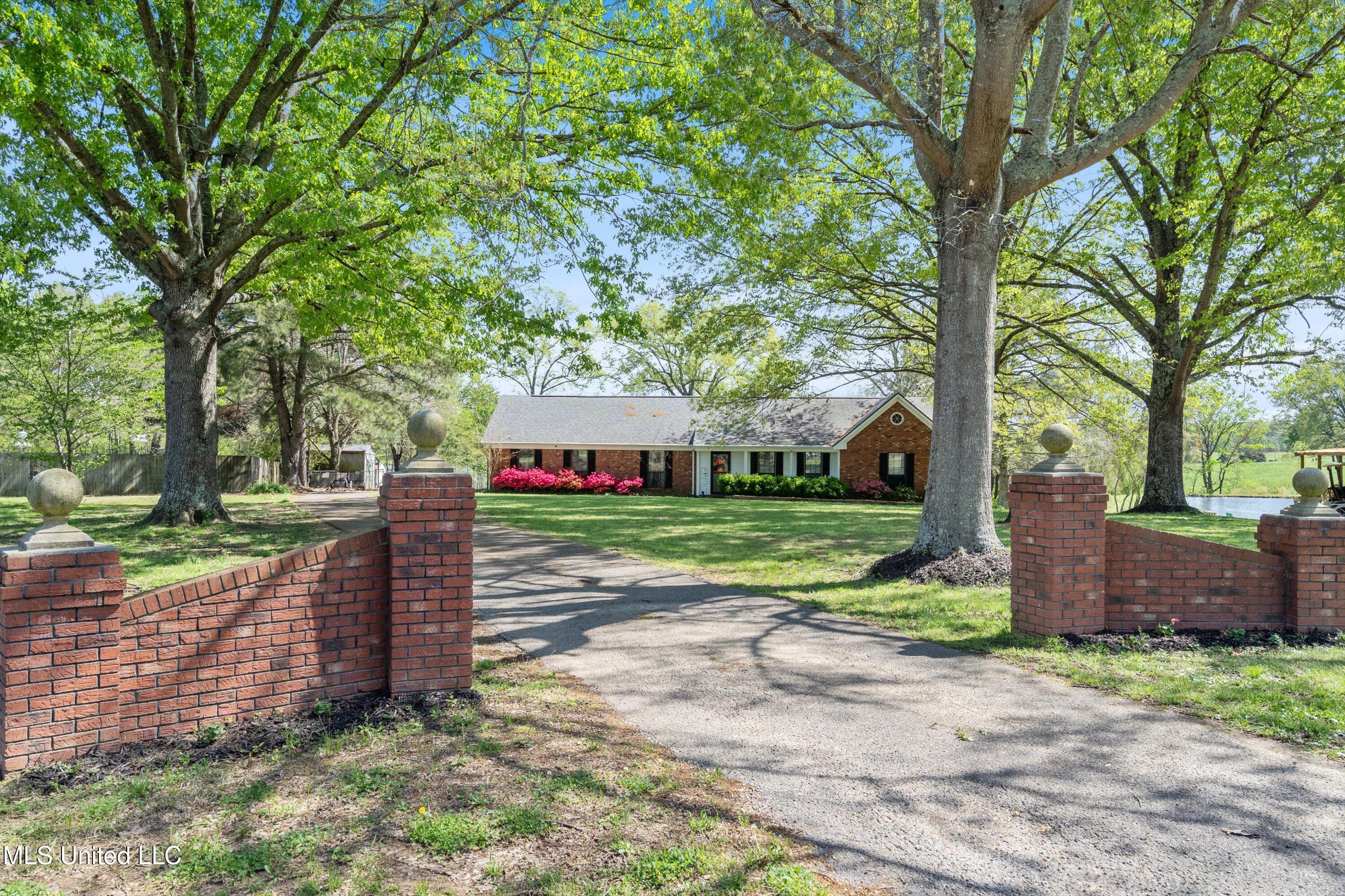444 Shaker Drive, Senatobia, Mississippi image 2