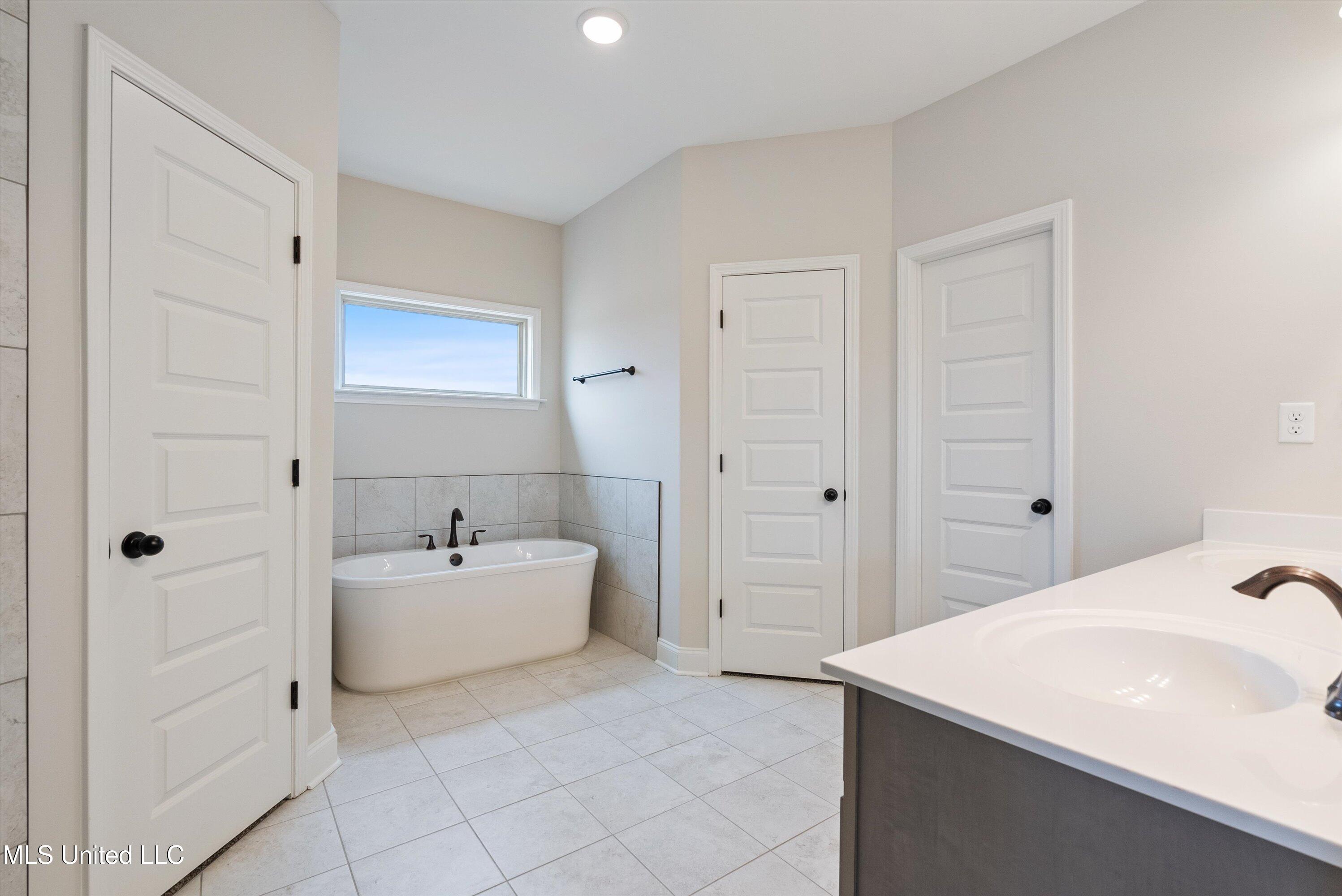 3762 Roland Drive, Southaven, Mississippi image 16