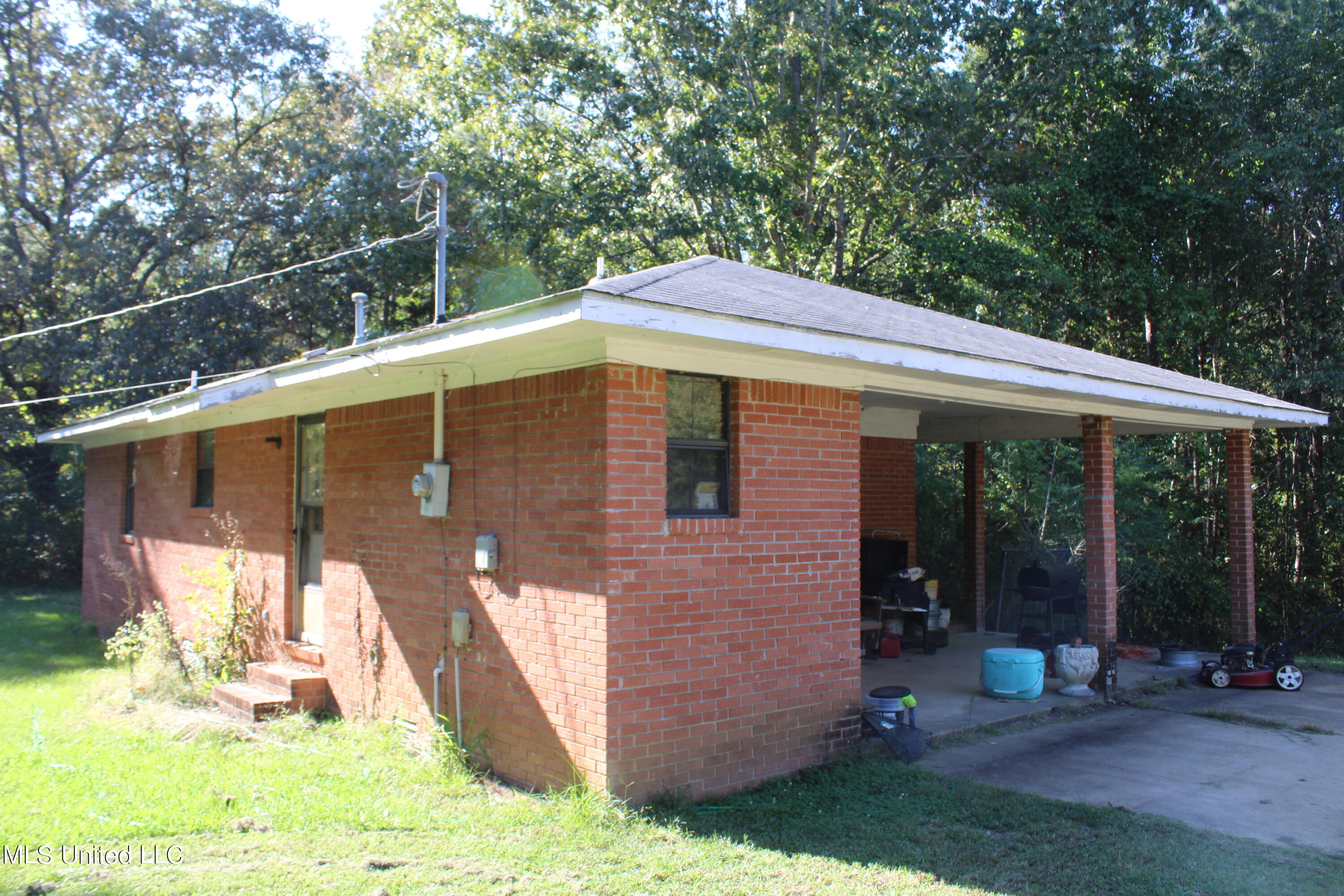 2219 Robert Ford Road, Waterford, Mississippi image 1