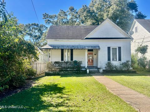 Homes For Sale - 605 Virginia Avenue Avenue<br/> Pike County, McComb, MS 39648