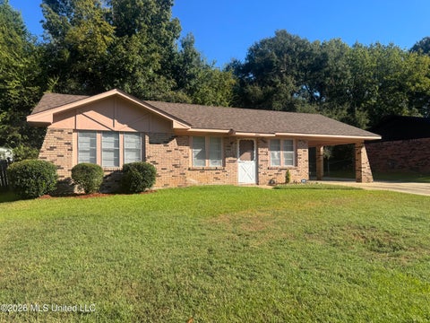 Homes For Sale - 5046 Oak Creek Drive<br/> Jackson, MS 39212