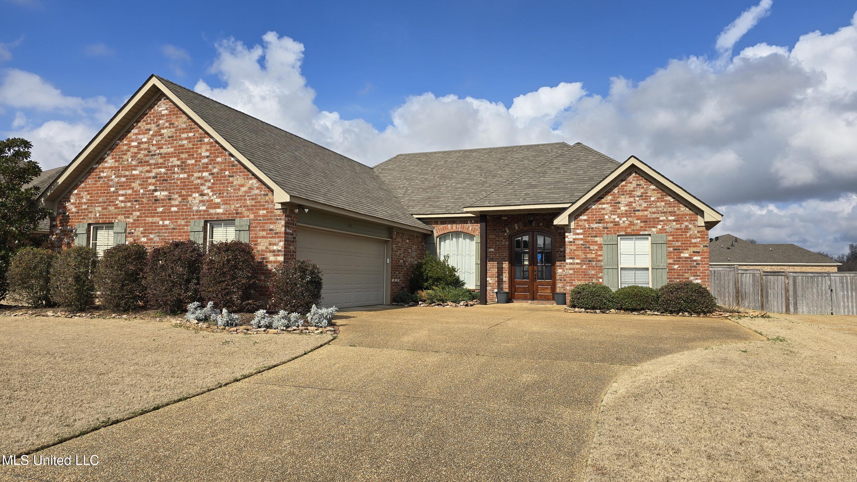 1944 E Ridge Circle, Madison, Mississippi image 1