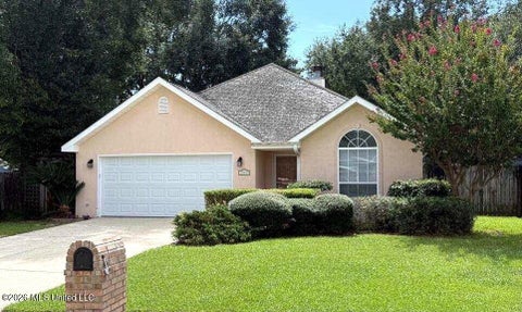 Homes For Sale - 13143 Hawthorn Place<br/> Gulfport, MS 39503