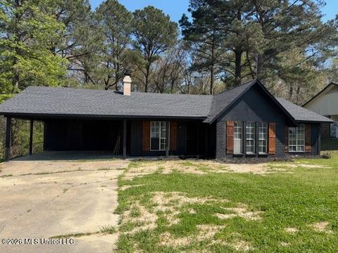 Homes For Sale - 144 Thousand Oaks Circle<br/> Jackson, MS 39212