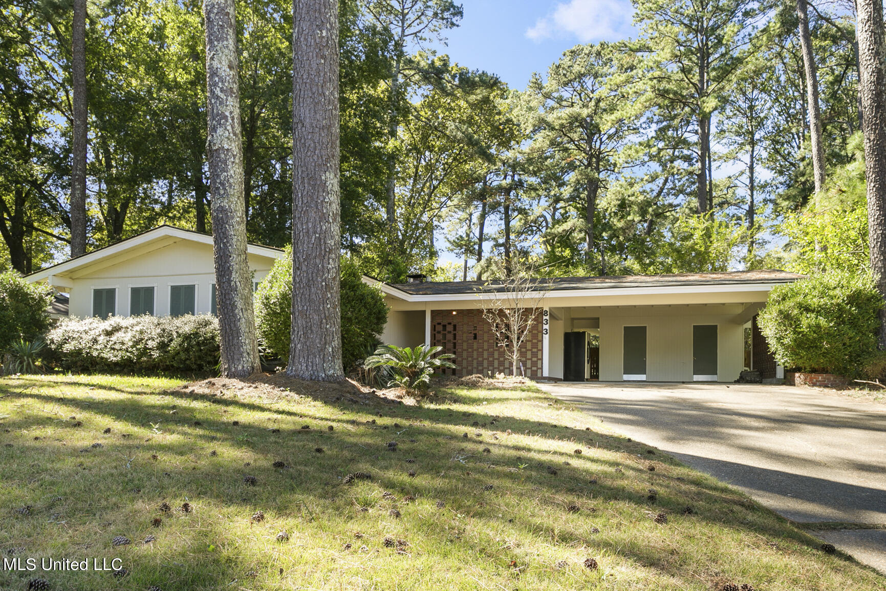 833 Briarwood Drive, Jackson, Mississippi image 1