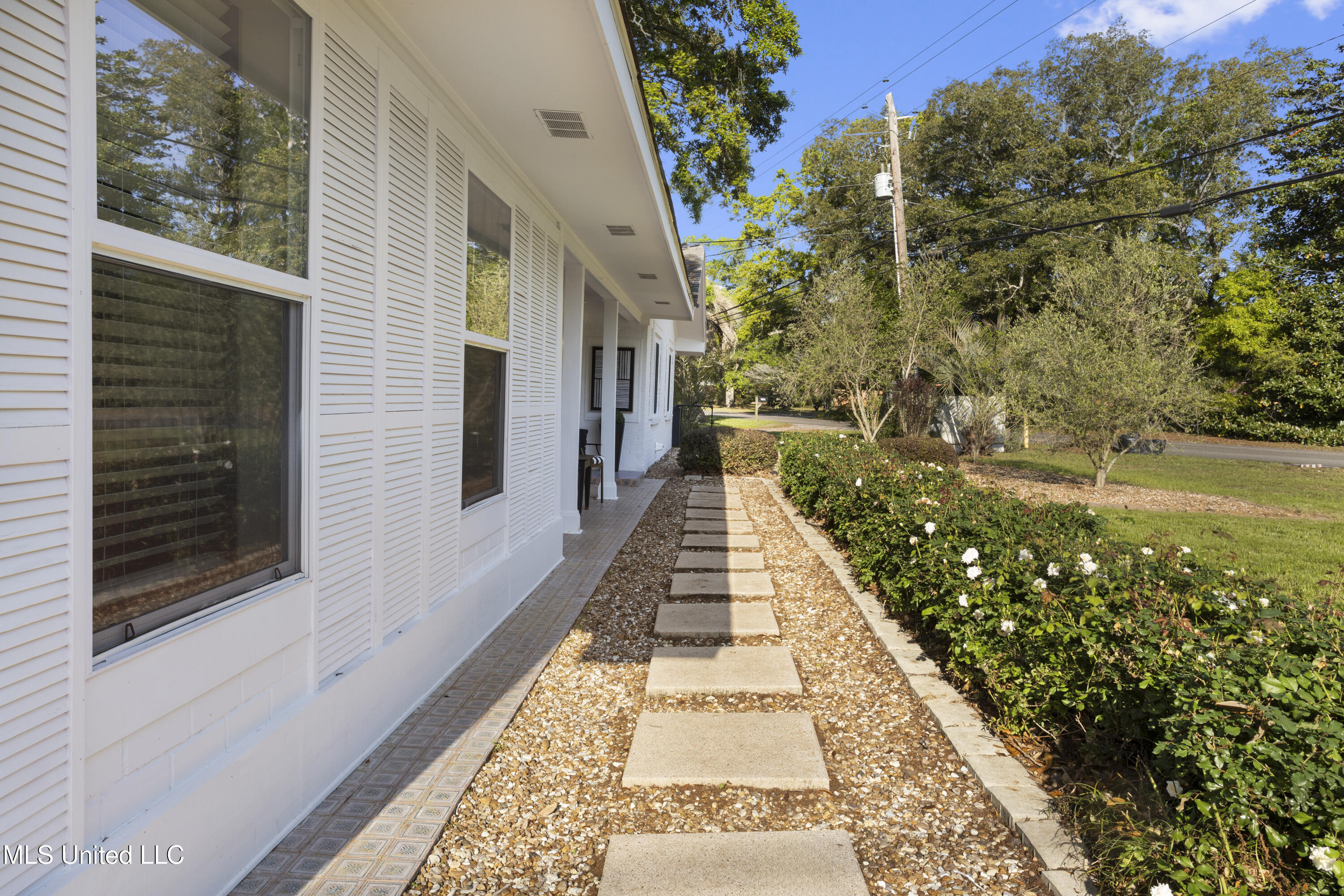 1560 E Second Street, Pass Christian, Mississippi image 21