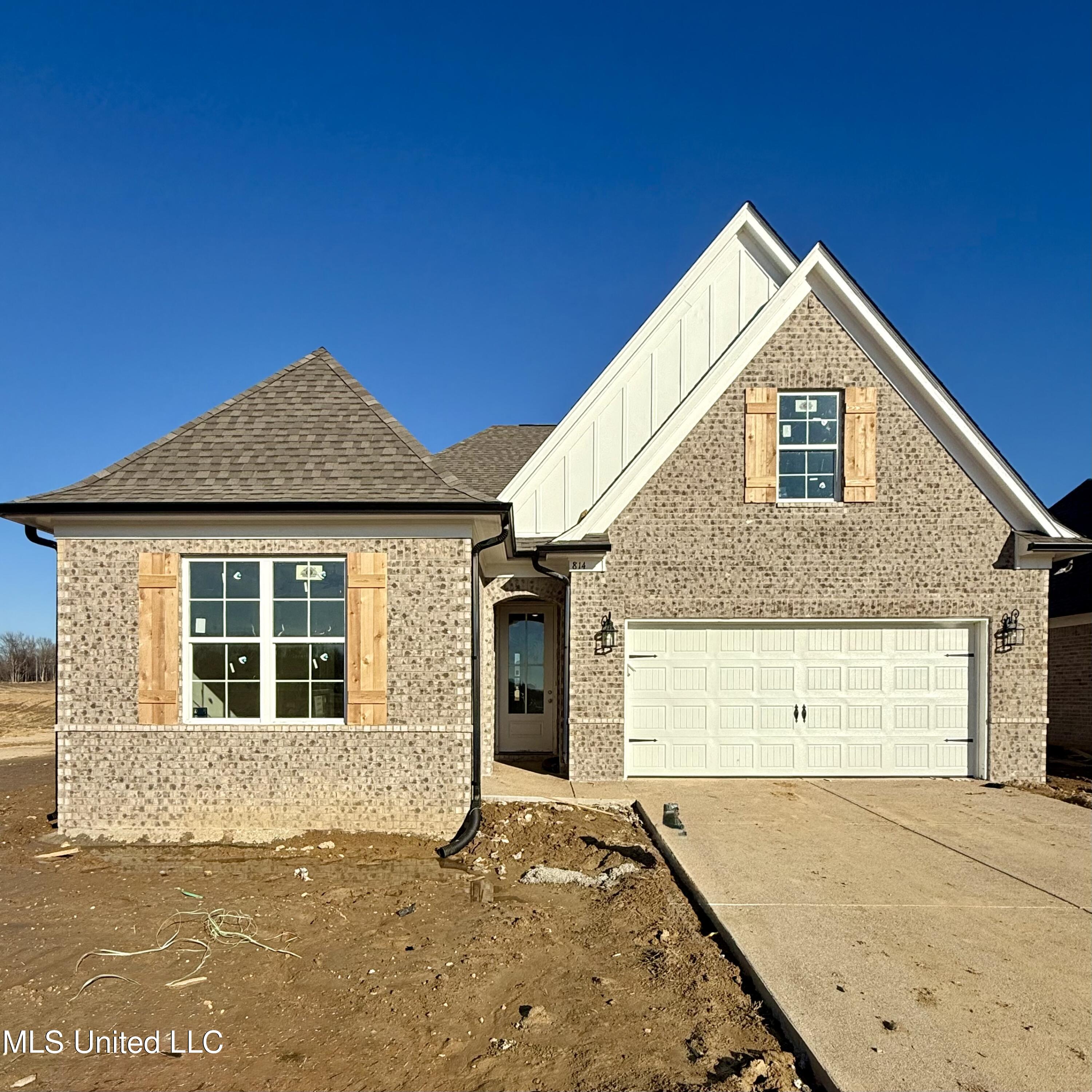 814 Coahoma Court, Nesbit, Mississippi image 2