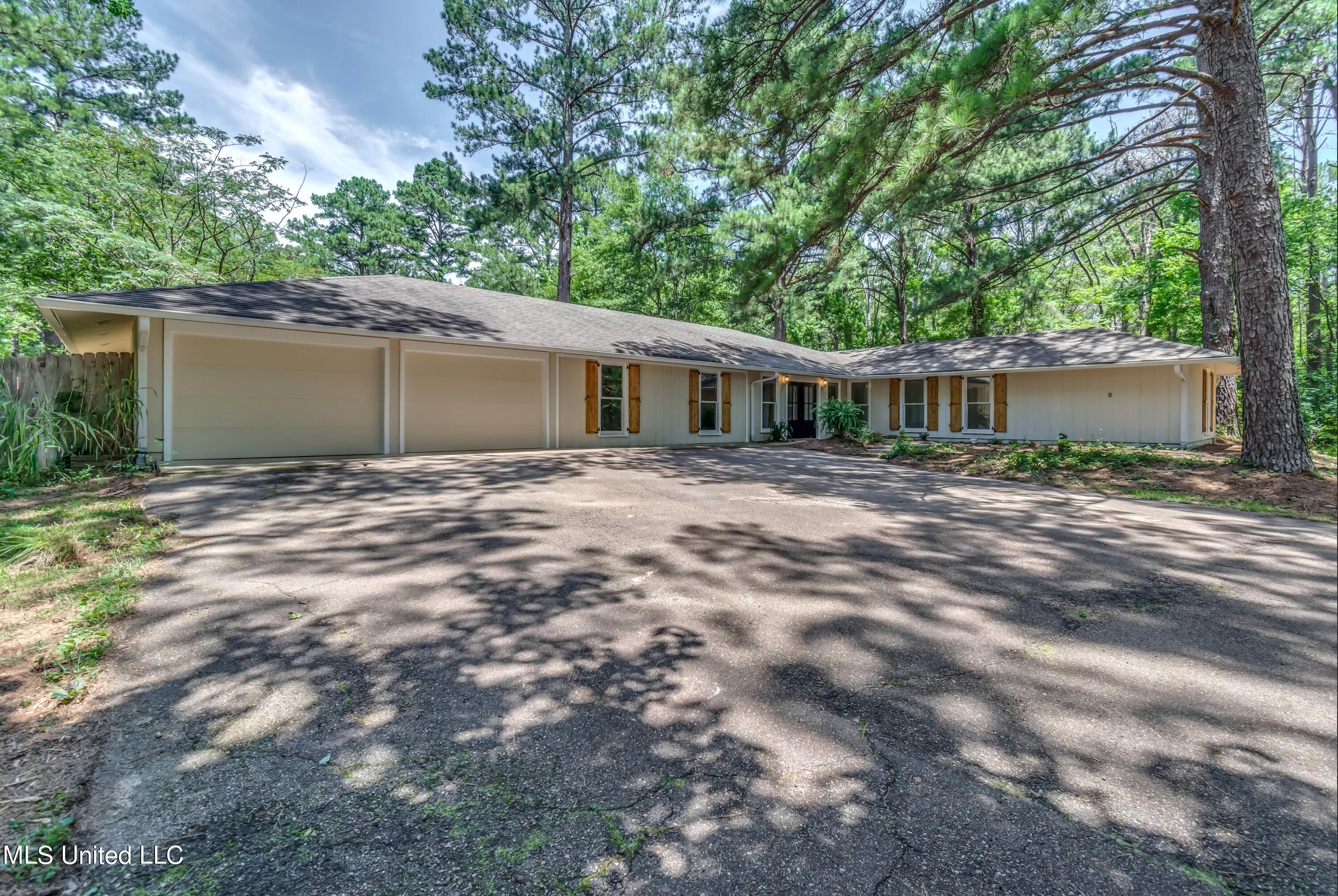 551 Holly Bush Road, Brandon, Mississippi image 3
