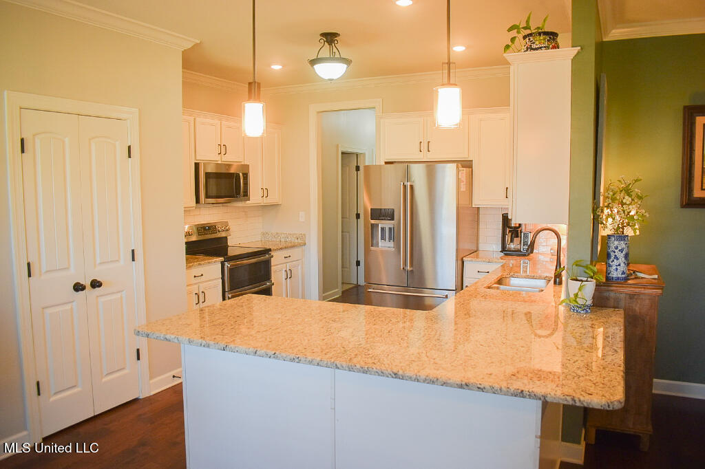 5228 Forest Bend Cove, Southaven, Mississippi image 6